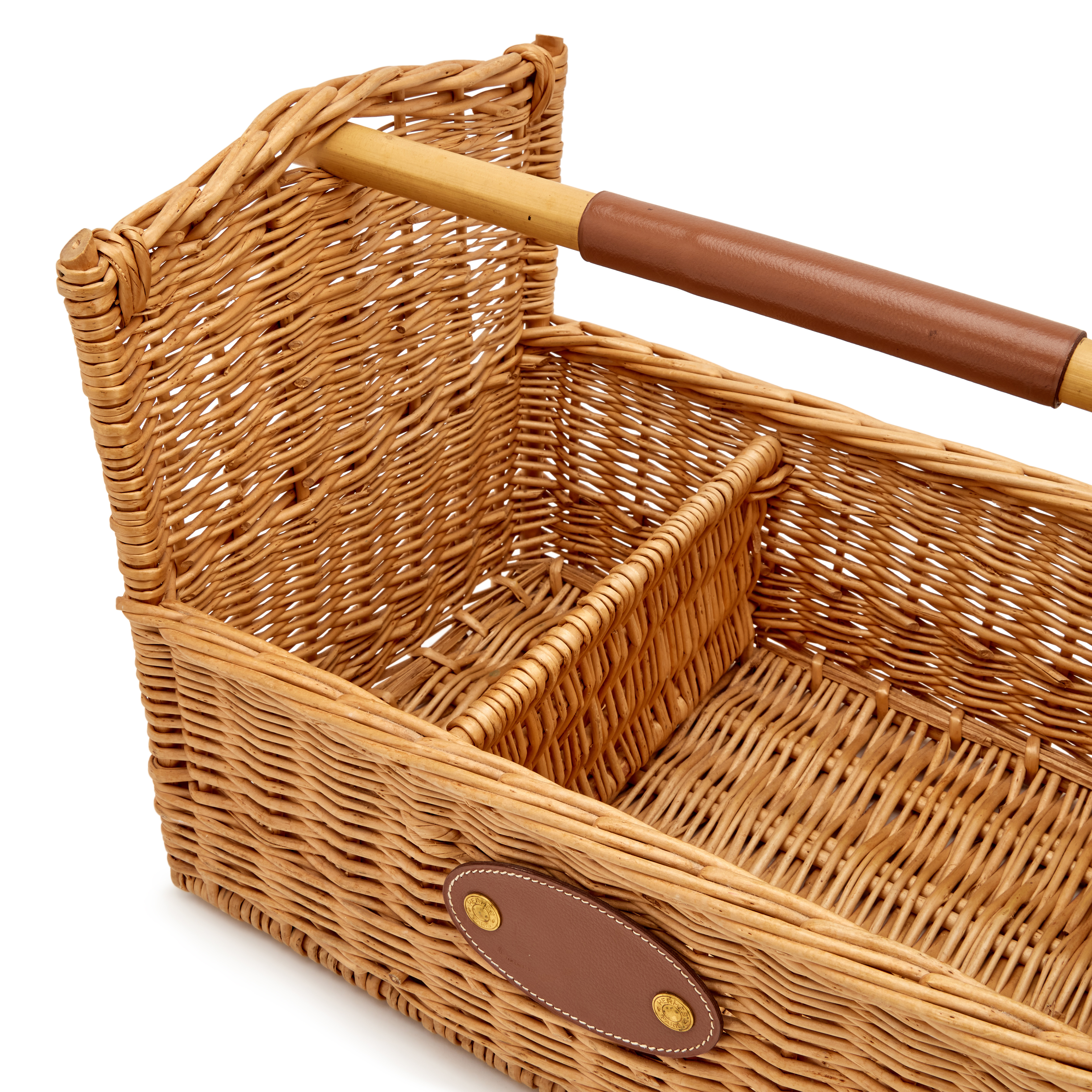 美品　Vintage picnic basket Vintage Wicker Picnic Basket w/ Plastic Chop Plates and Cup