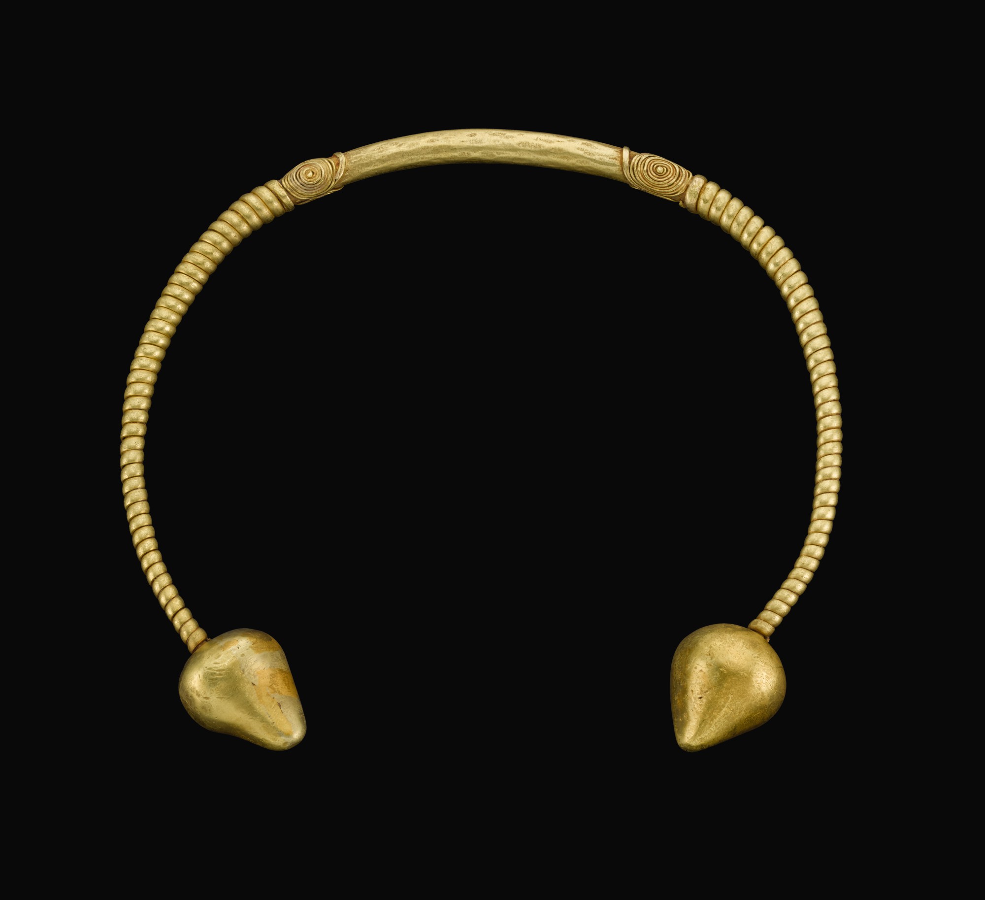 A GOLD TORQUE, CIRCA 3RD/1ST CENTURY B.C., OR LATER BC/AD Sculpture