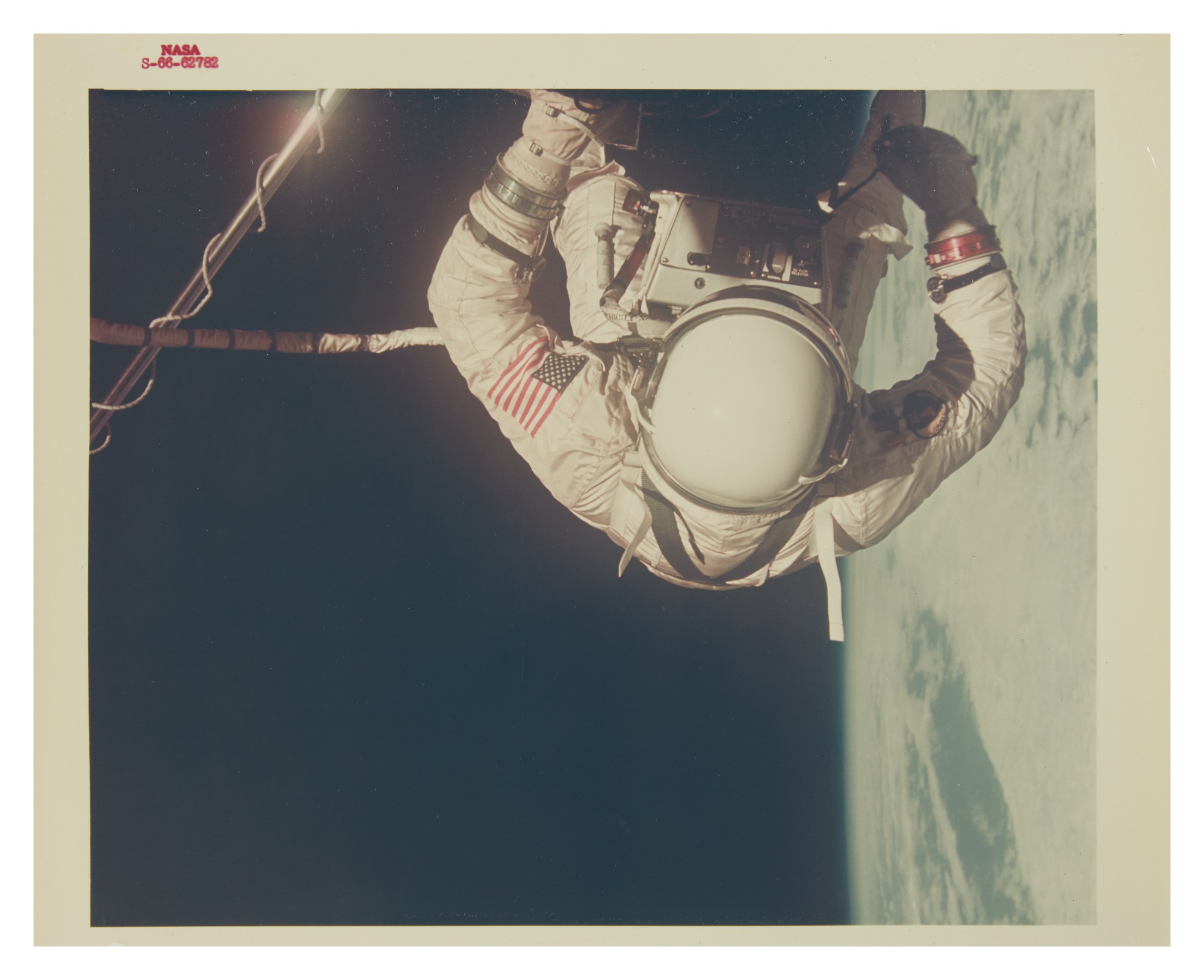 [GEMINI 12] BUZZ ALDRIN EVA DURING GEMINI 12 SPACEFLIGHT. VINTAGE NASA ...