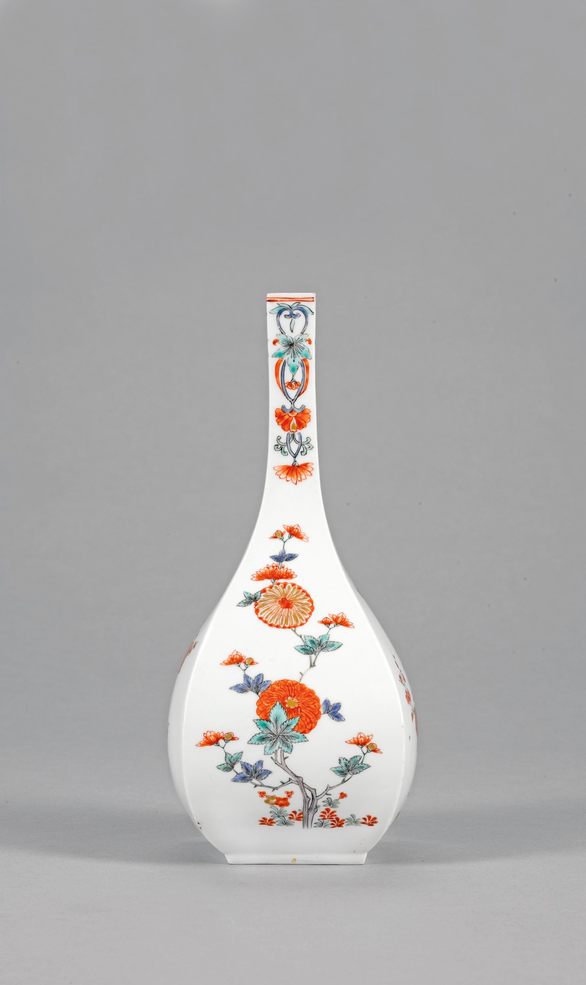 A KAKIEMON SAKE FLASK, EDO PERIOD, 17TH CENTURY Fine Japanese Art
