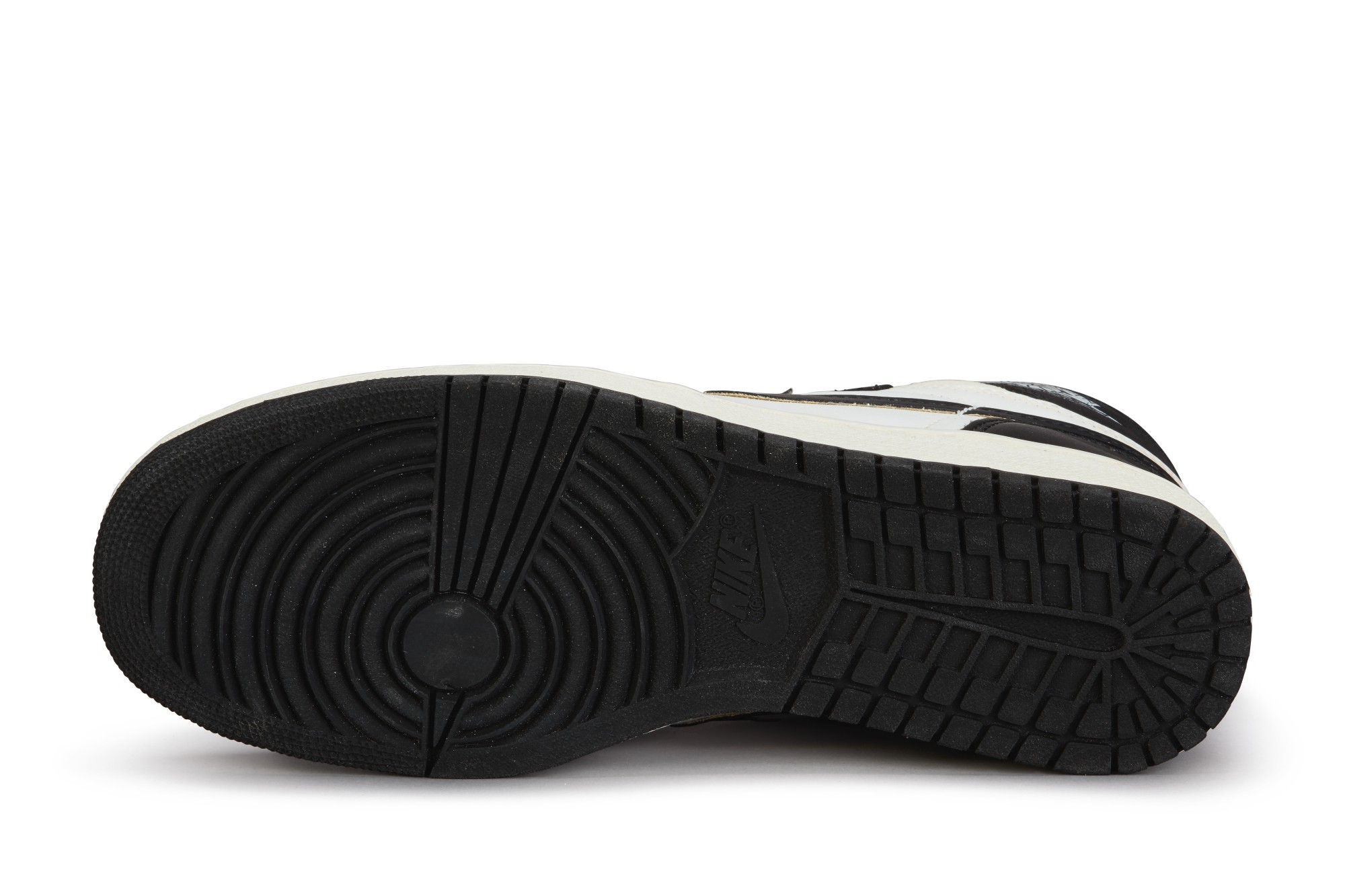 Nike Air Jordan 1 High OG (1985) âBlack & Whiteâ| Size 8.5 | Michael Jordan | Shattered | 2020 