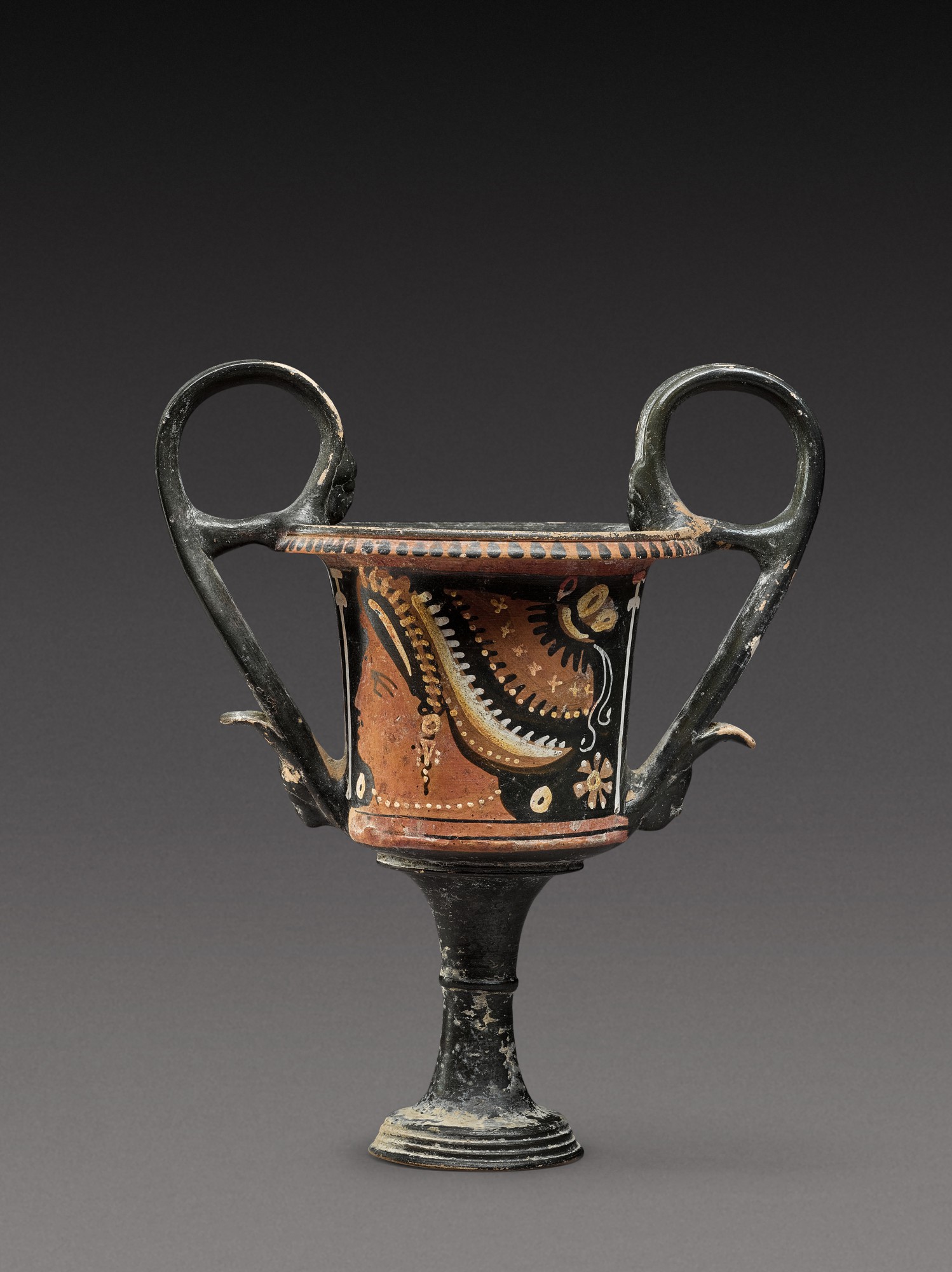 An Apulian Redfigured Kantharos, attributed to the Kantharos Group