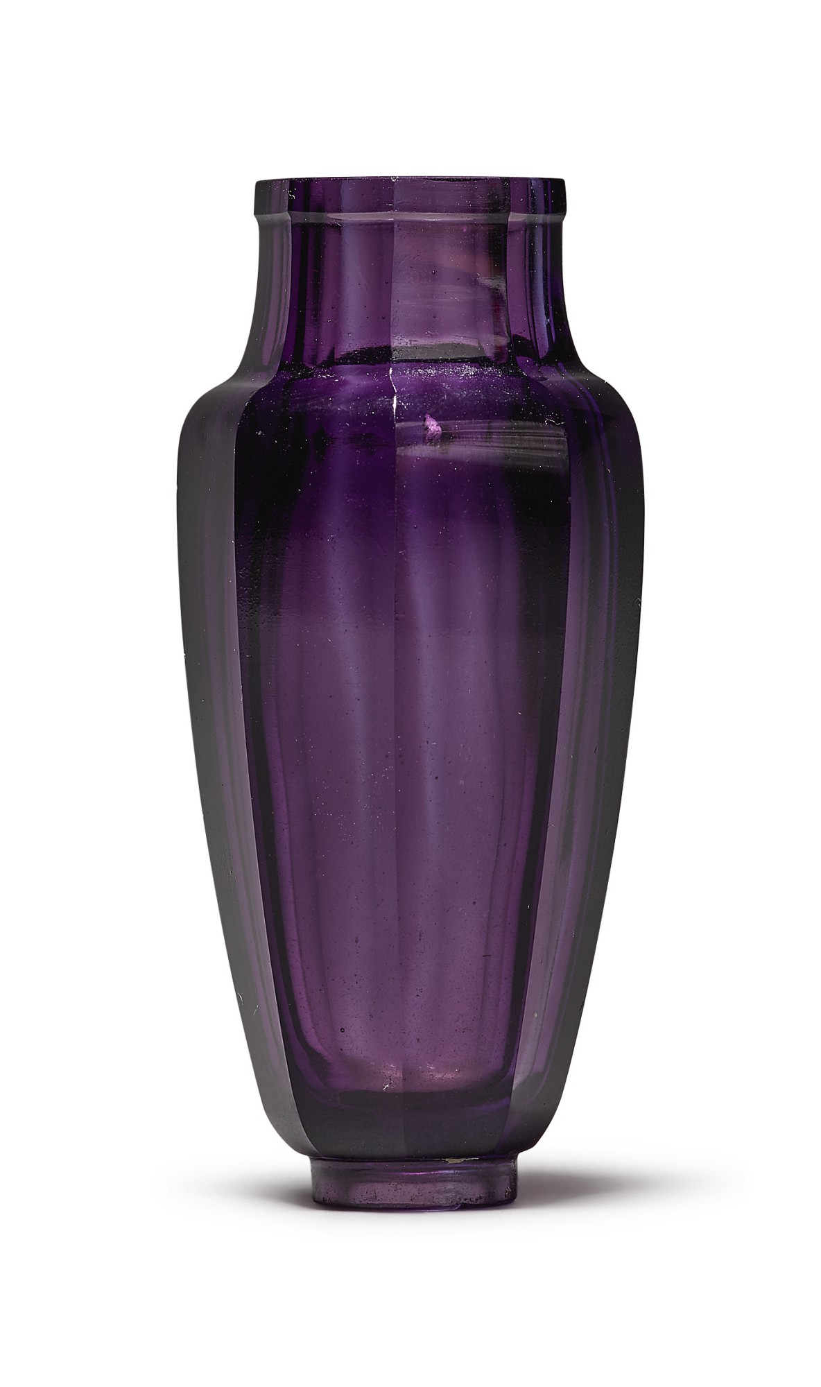 A SMALL AMETHYSTPURPLE GLASS FACETED VASE, QING DYNASTY, 18TH CENTURY