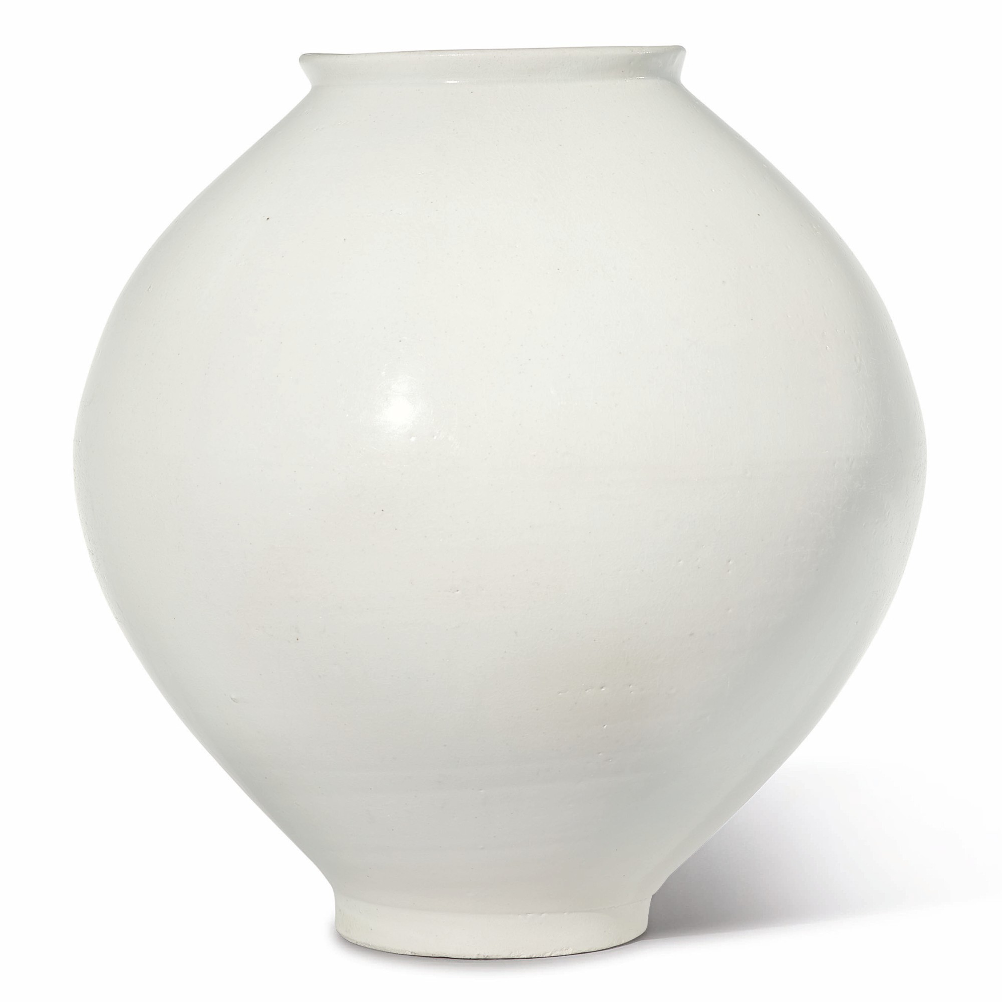 A luminous white moon jar, Korea, Joseon dynasty, 18th century | 朝鮮王朝 ...
