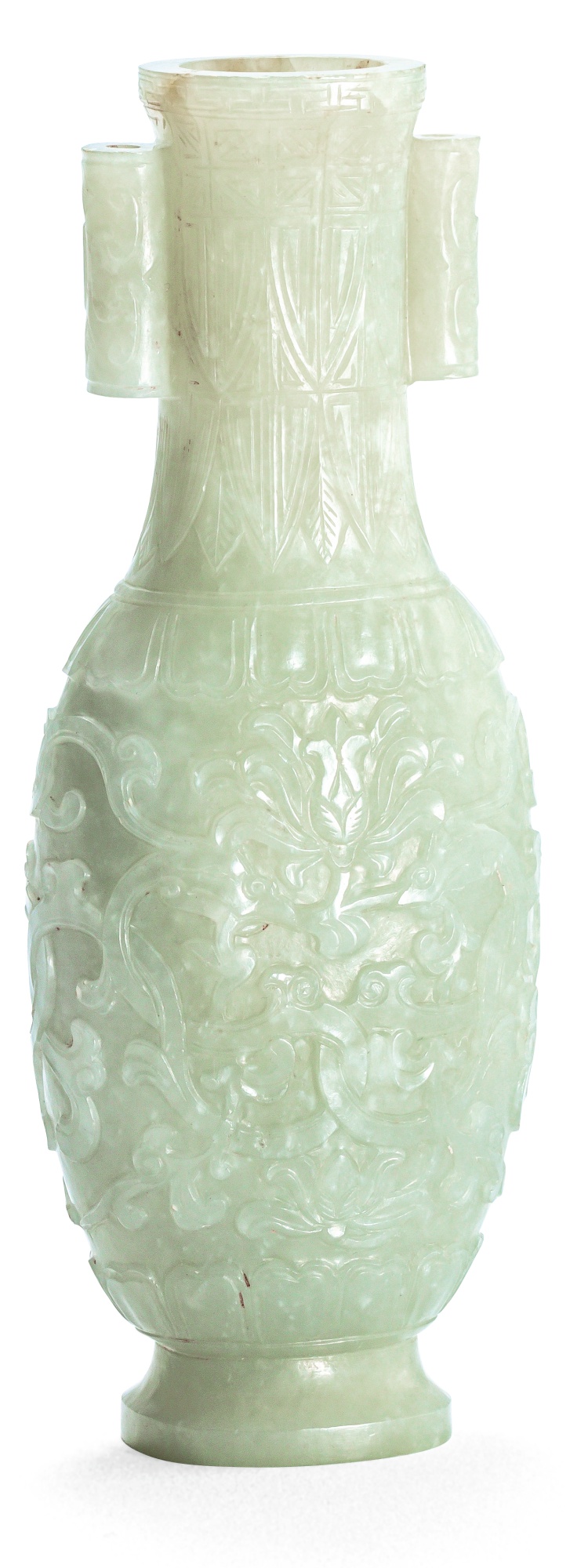 VASE EN JADE CÉLADON PÂLE DYNASTIE QING 清 青白玉雕纏枝蓮紋貫耳瓶 A pale