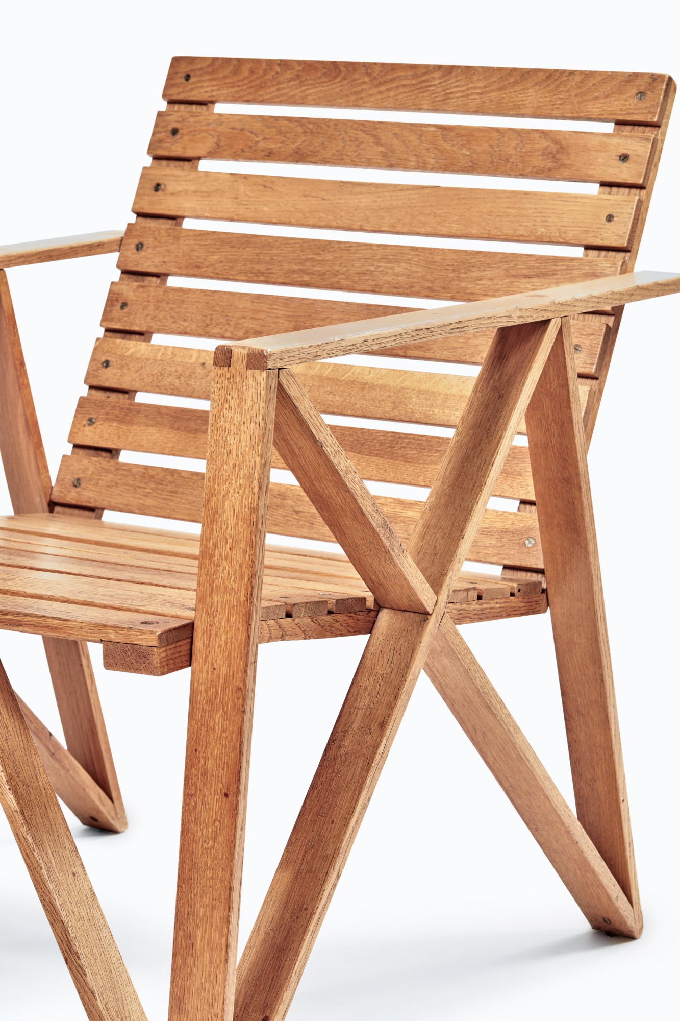 "Moolenbeek" Lounge Chair and Side Table Design Agenda The