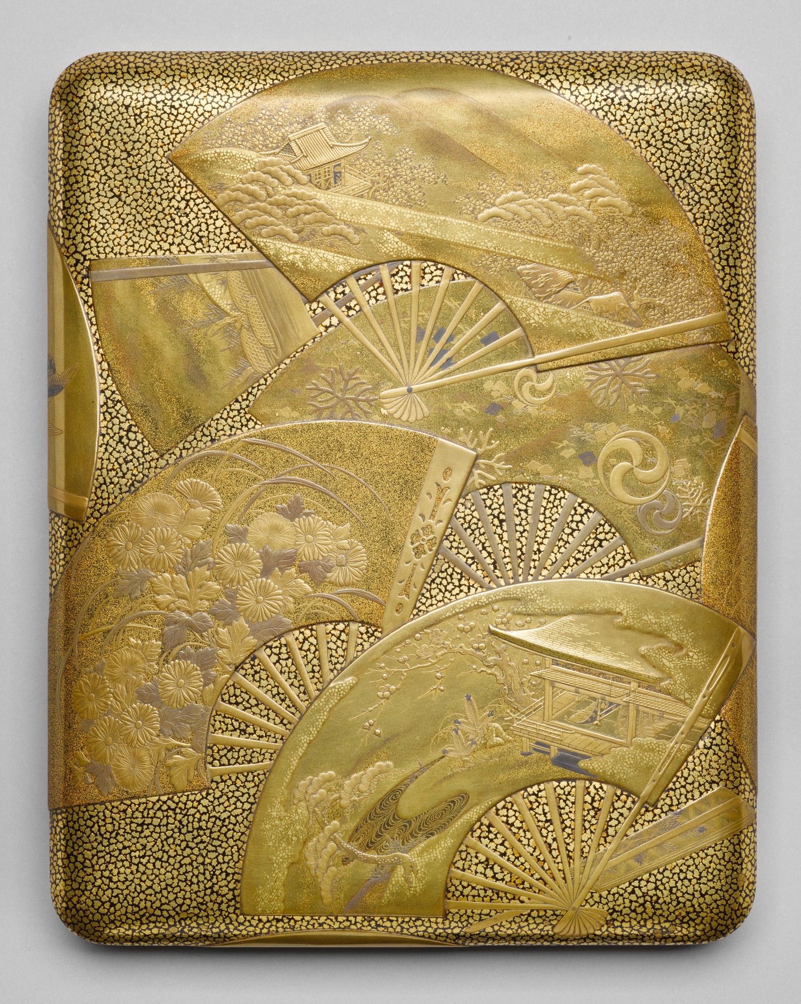 A FINE GOLD LACQUER TEBAKO [ACCESSORY BOX] DECORATED WITH OVERLAPPING FANS, SIGNED JOKASAI