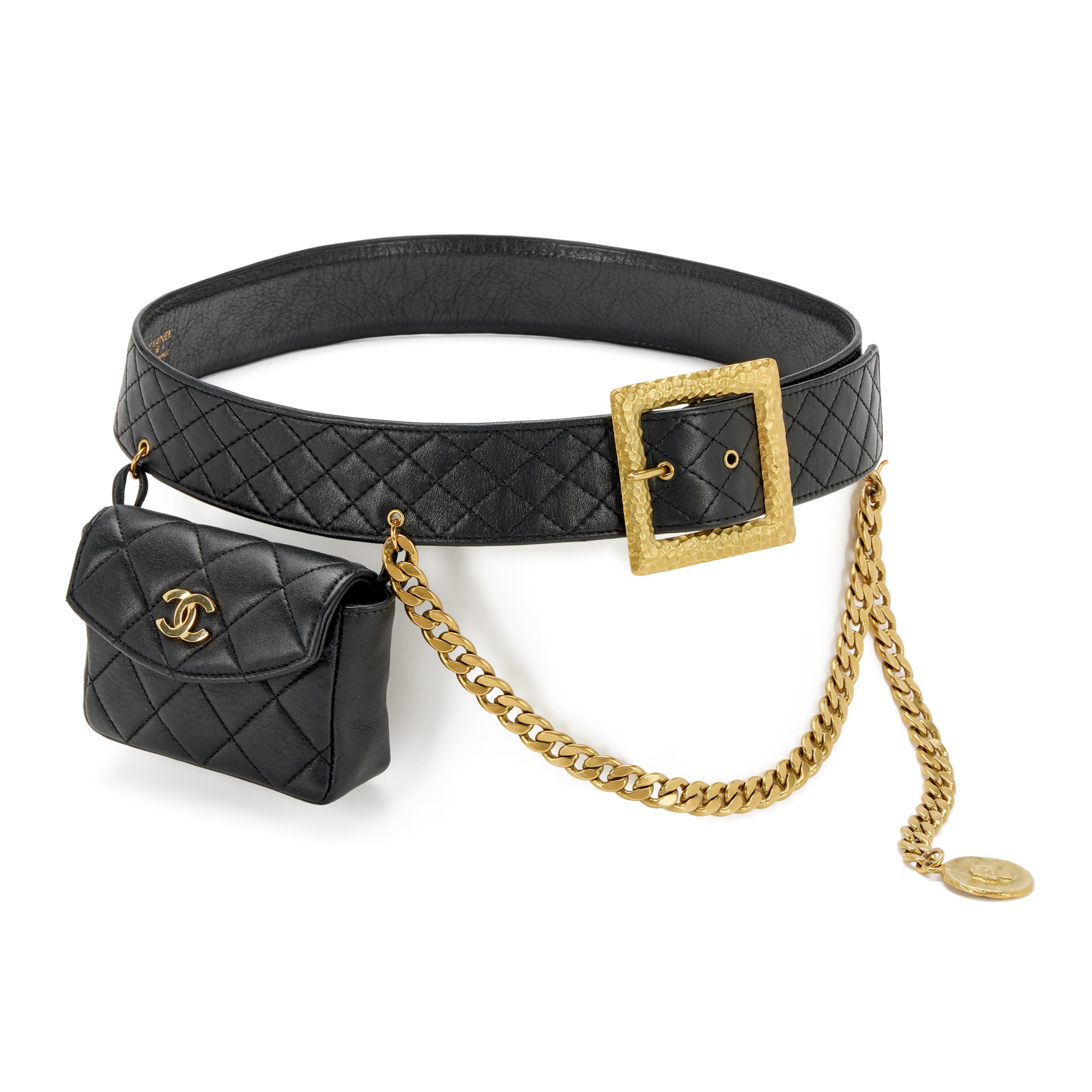 Chanel Vintage Black Quilted Calfskin CC Medallion Waist Bag  display picture 2