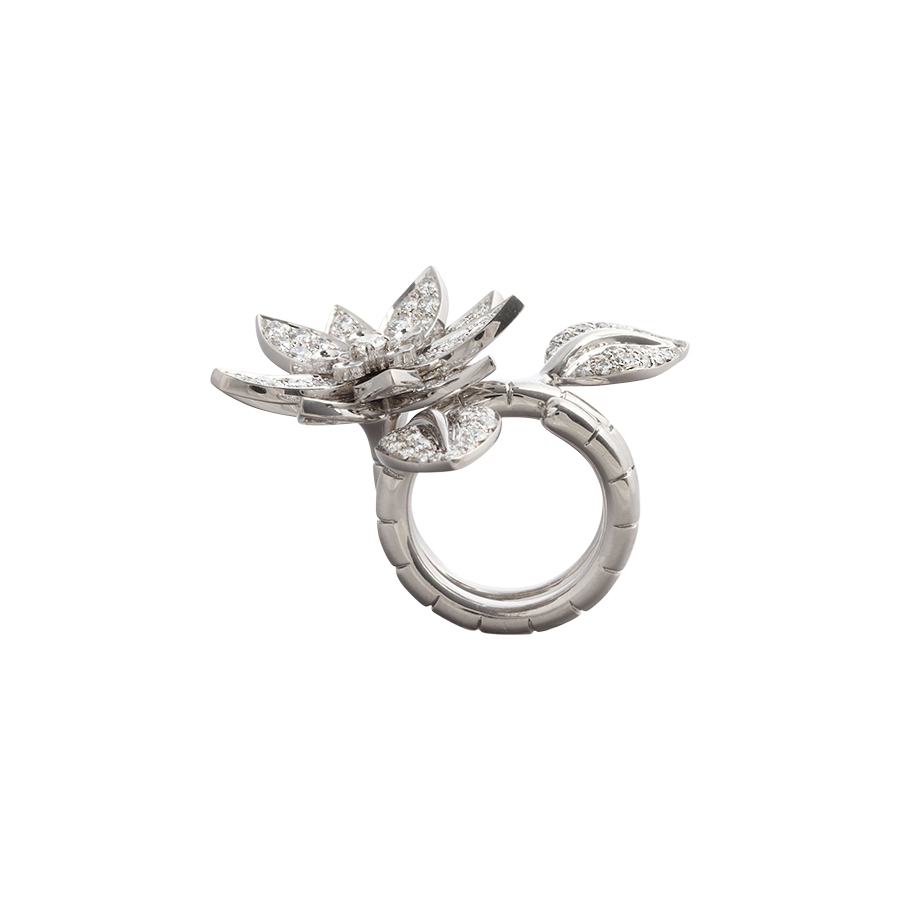Van Cleef & Arpels White Gold And Diamond Lotus Between The