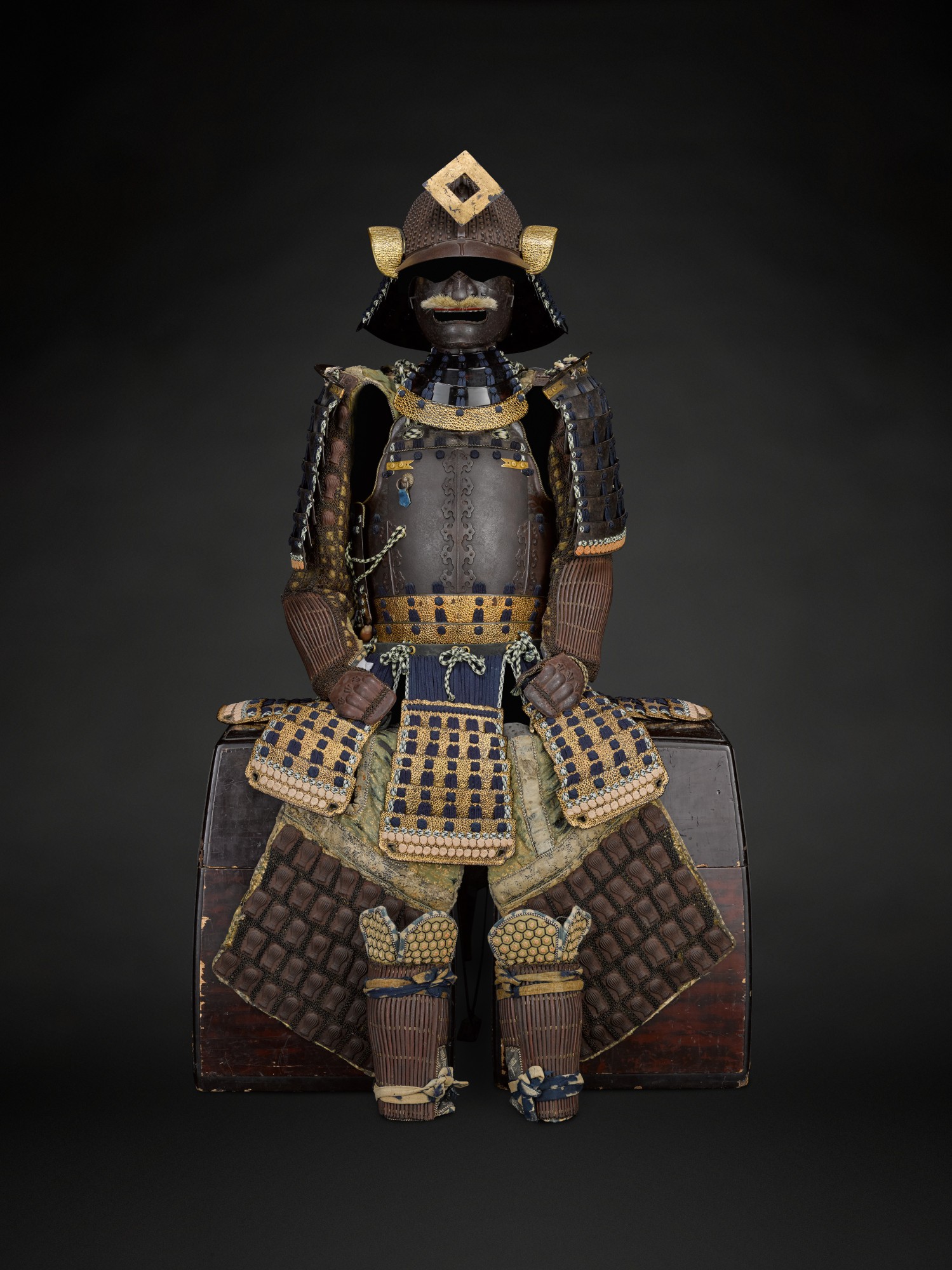 A nanbando gusoku [armour] The kabuto signed Saotome Momoyama