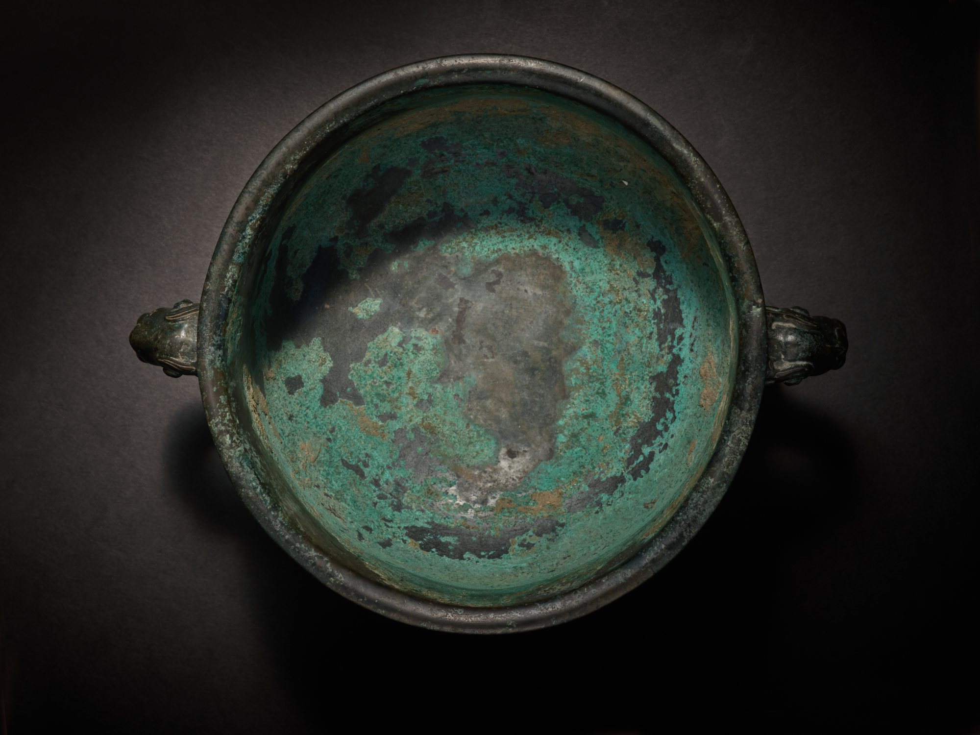 An archaic bronze ritual food vessel (Gui), Western Zhou dynasty | 西周 ...