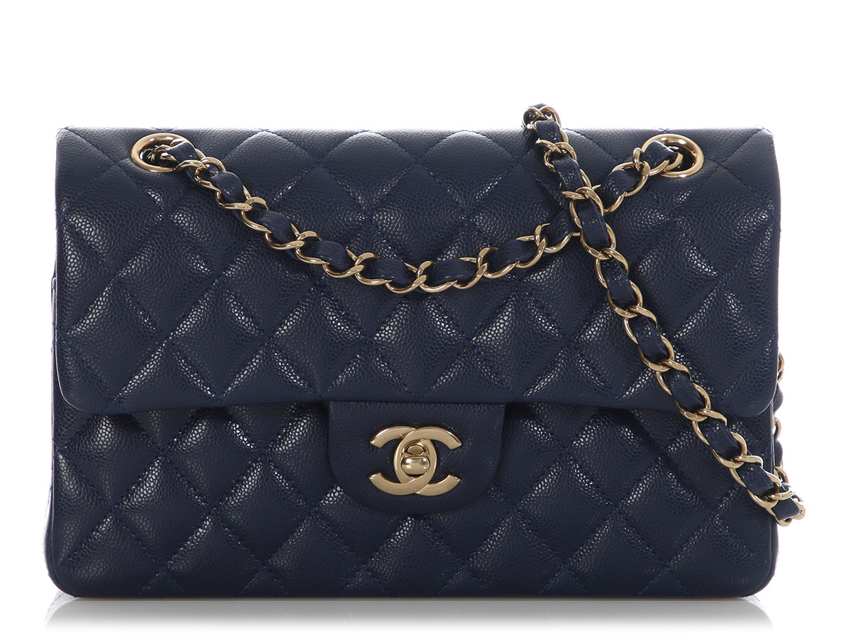 CHANEL ネイビー キルティング バッグ Chanel Navy Blue Quilted Caviar Small Classic Double Flap Bag Gold