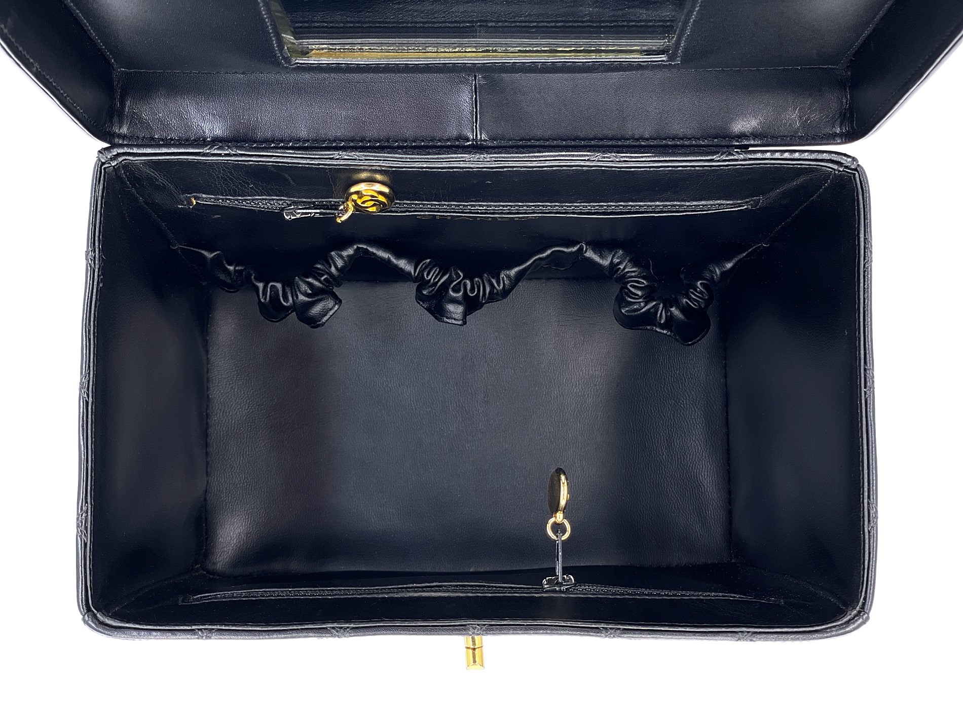 VOTRE BEAUTE 1995/cover/ウェンディ・ヴェルドフイス Chanel Vintage Vintage Quilted Calfskin Box Vanity Case Gold