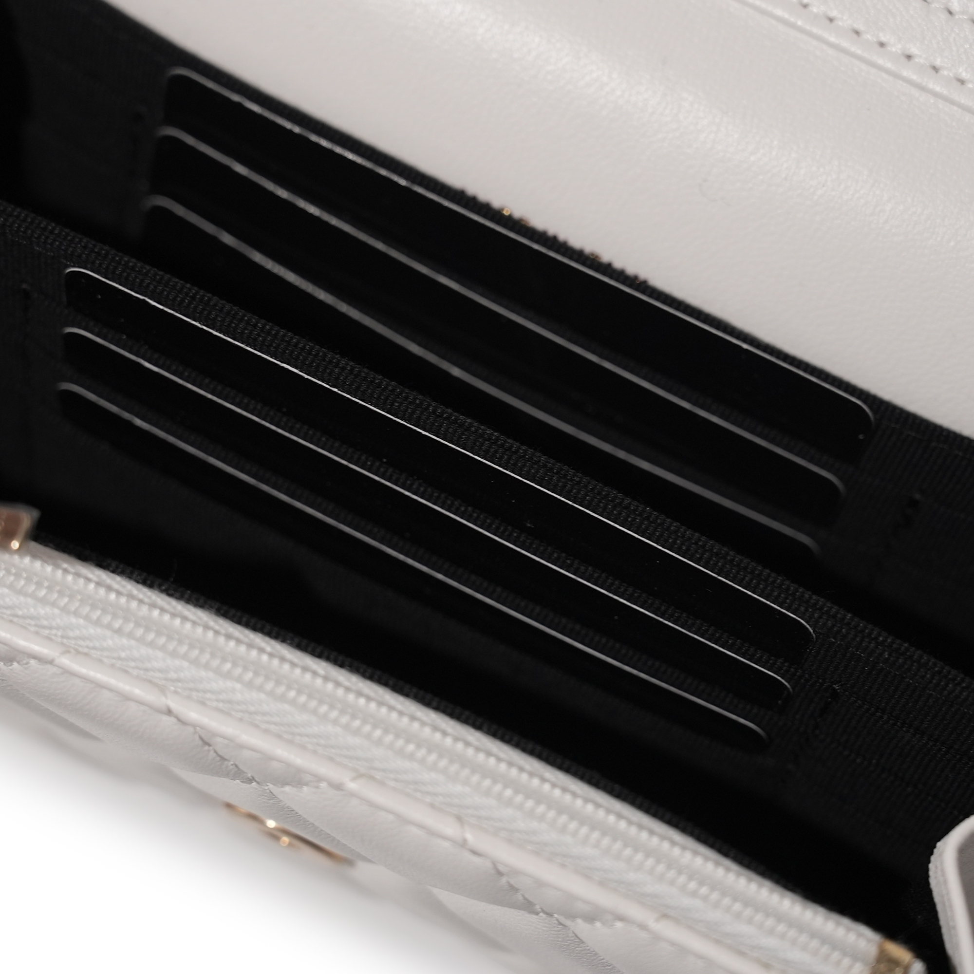CHANEL★【やっとの入荷で選べる金具】大人気チェーンWALLET CHANEL シャネル チェーンウォレット ゴールド金具 二つ折り財布