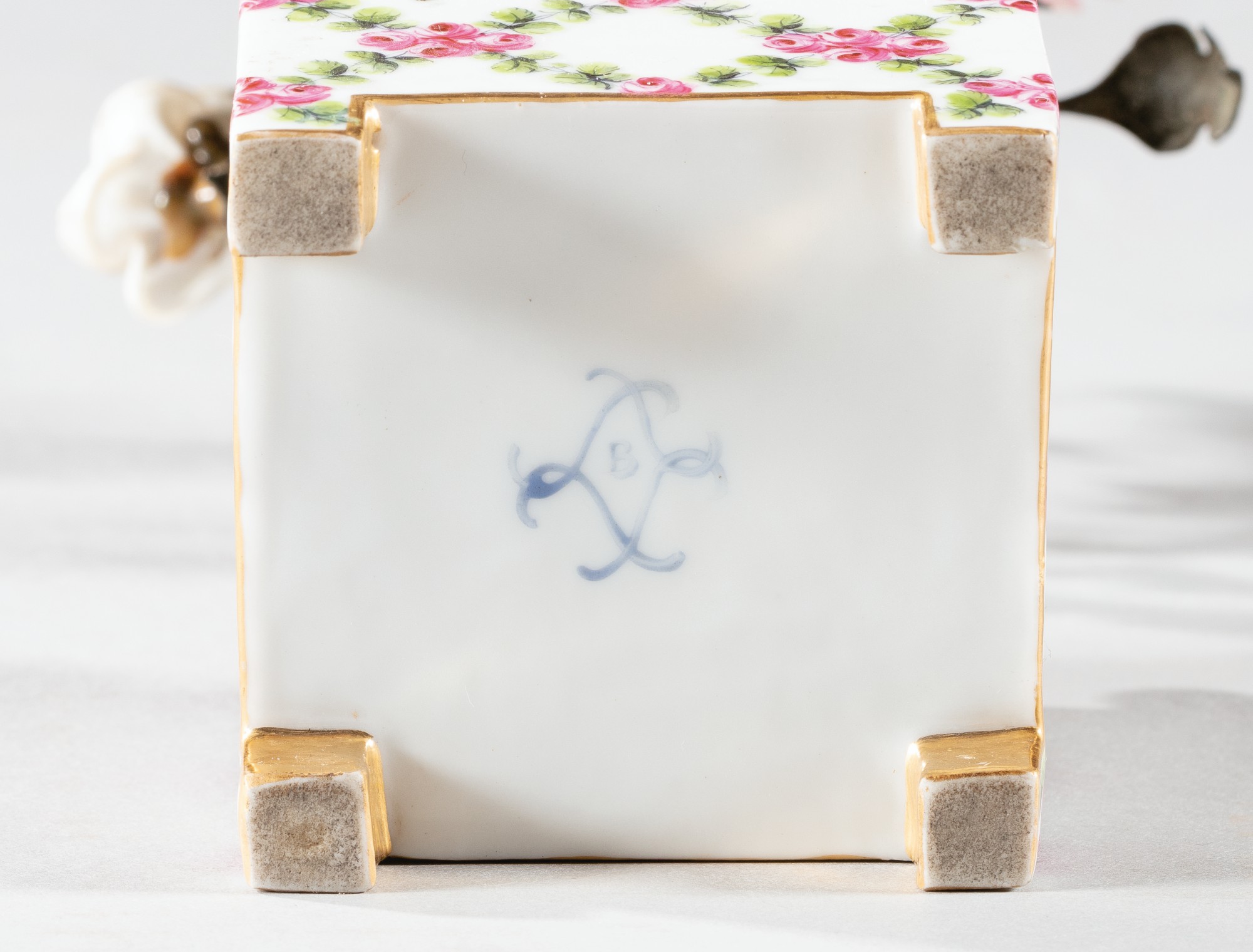 Boite à bijoux en porcelaine de Sèvres XVIII ème siècle