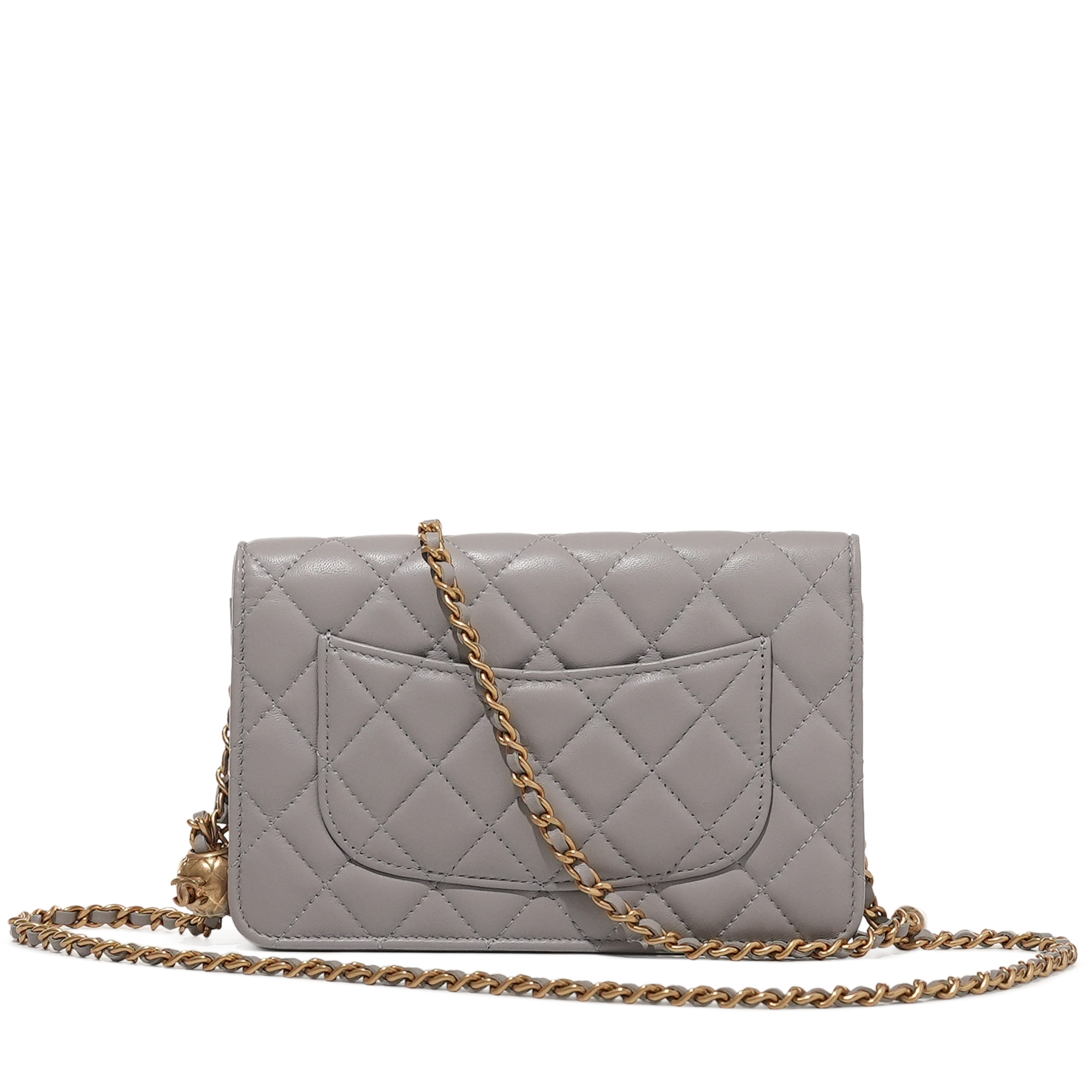 CHANEL カタログ Chanel Grey Quilted Lambskin Pearl Crush Wallet On Chain