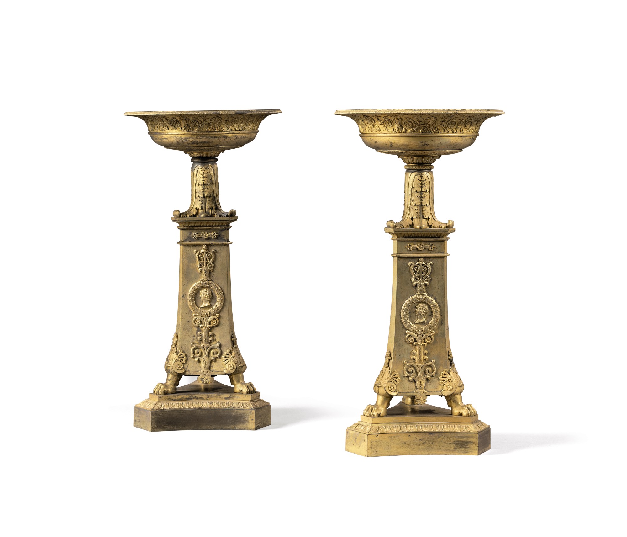 A pair of Empire giltbronze tazze, circa 1810 Doha / Paris, un Décor Princier 2021 Sotheby's