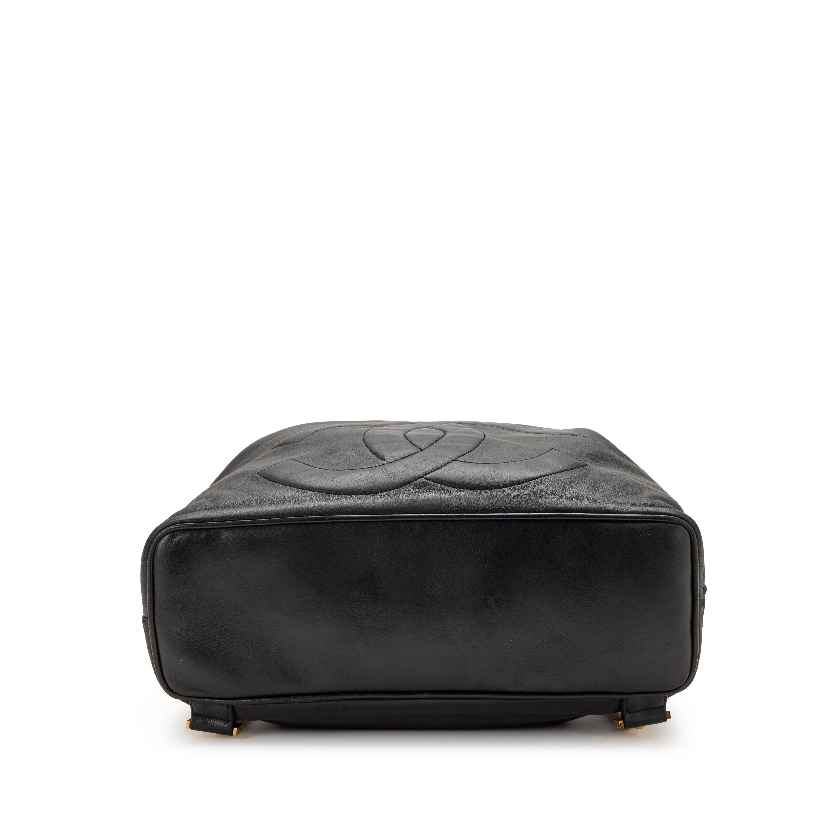 Chanel Vintage Black Lambskin Timeless CC Drawstring  display picture 1