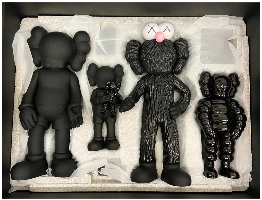 Medicom Toy KAWS FAMILY Black figure kaws first tokyo BE@RBRICK