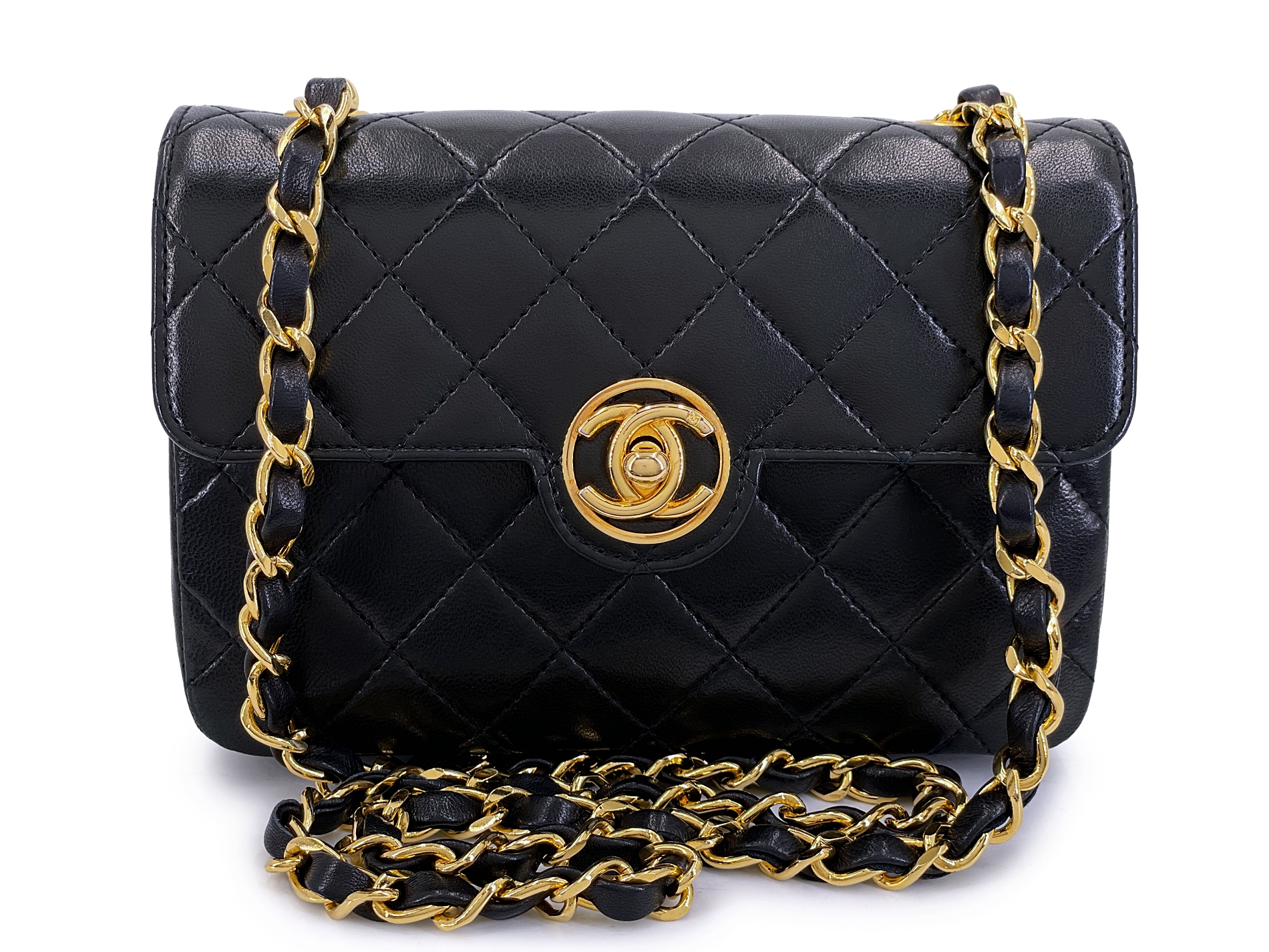 chanel-vintage-black-quilted-