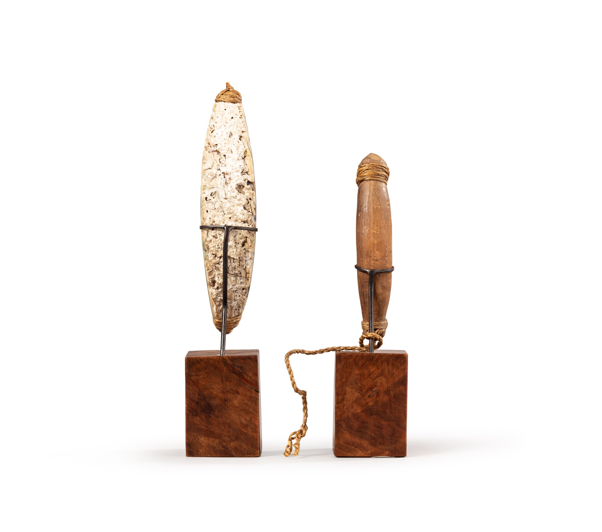 Two Maori fish hook, New Zealand Deux hameçons, Maori, Nouvelle