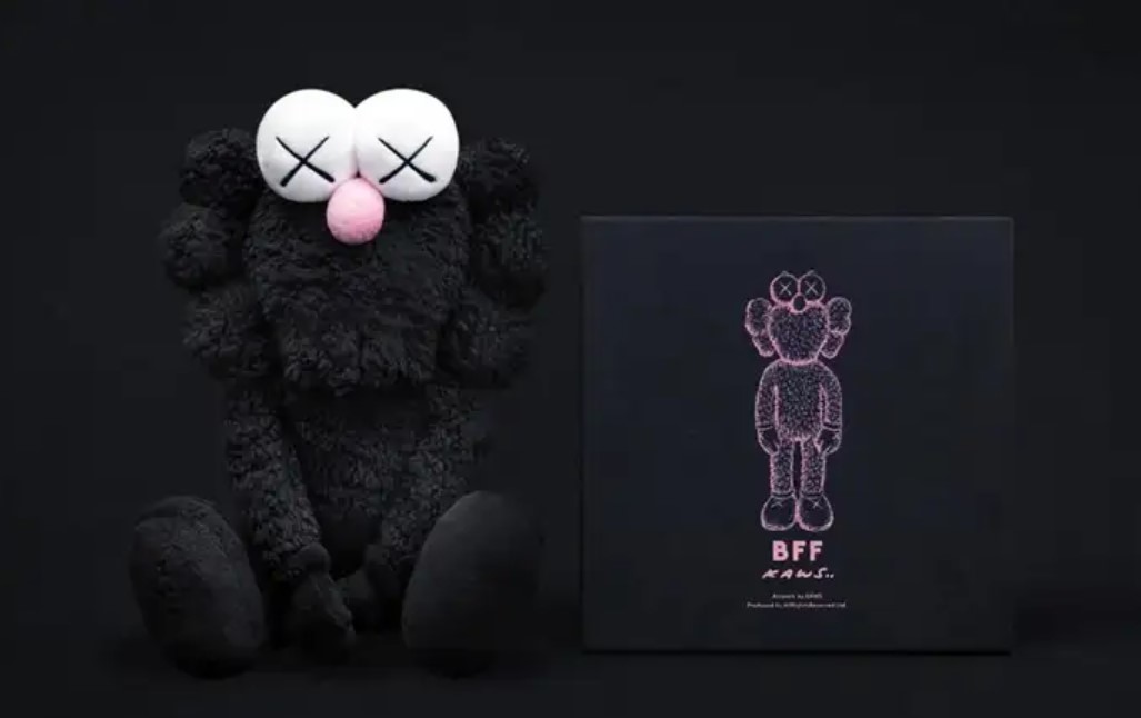 kaws bff ブラック KAWS BFF Vinyl Open Edition Release Date & Info | Hypebeast