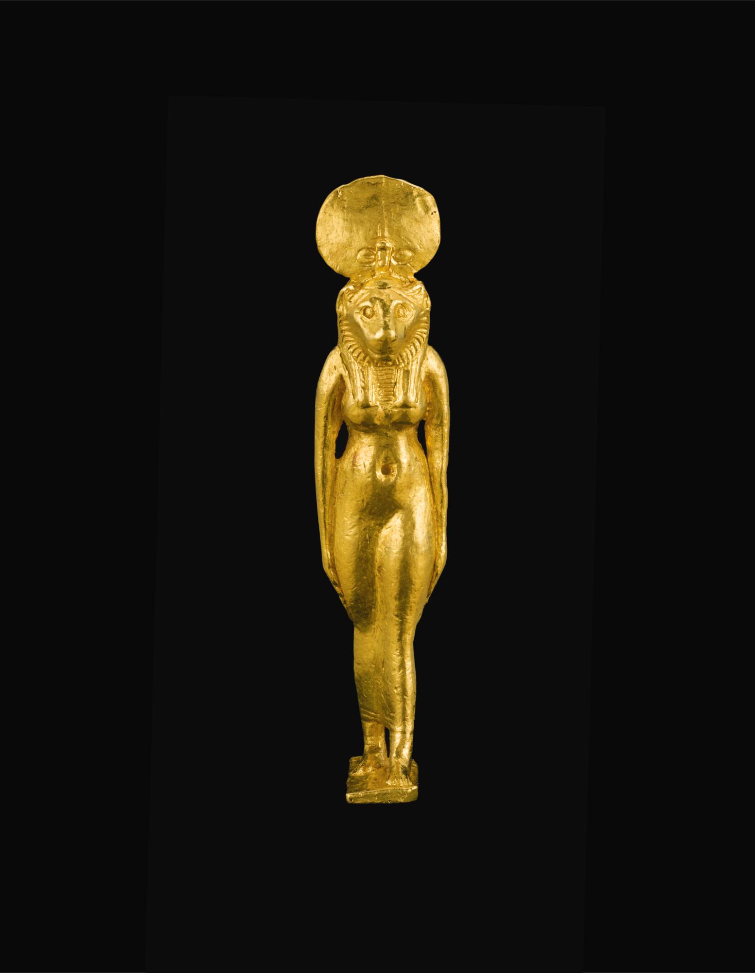 AN EGYPTIAN GOLD AMULET OF SEKHMET, PTOLEMAIC PERIOD, 30530 B.C
