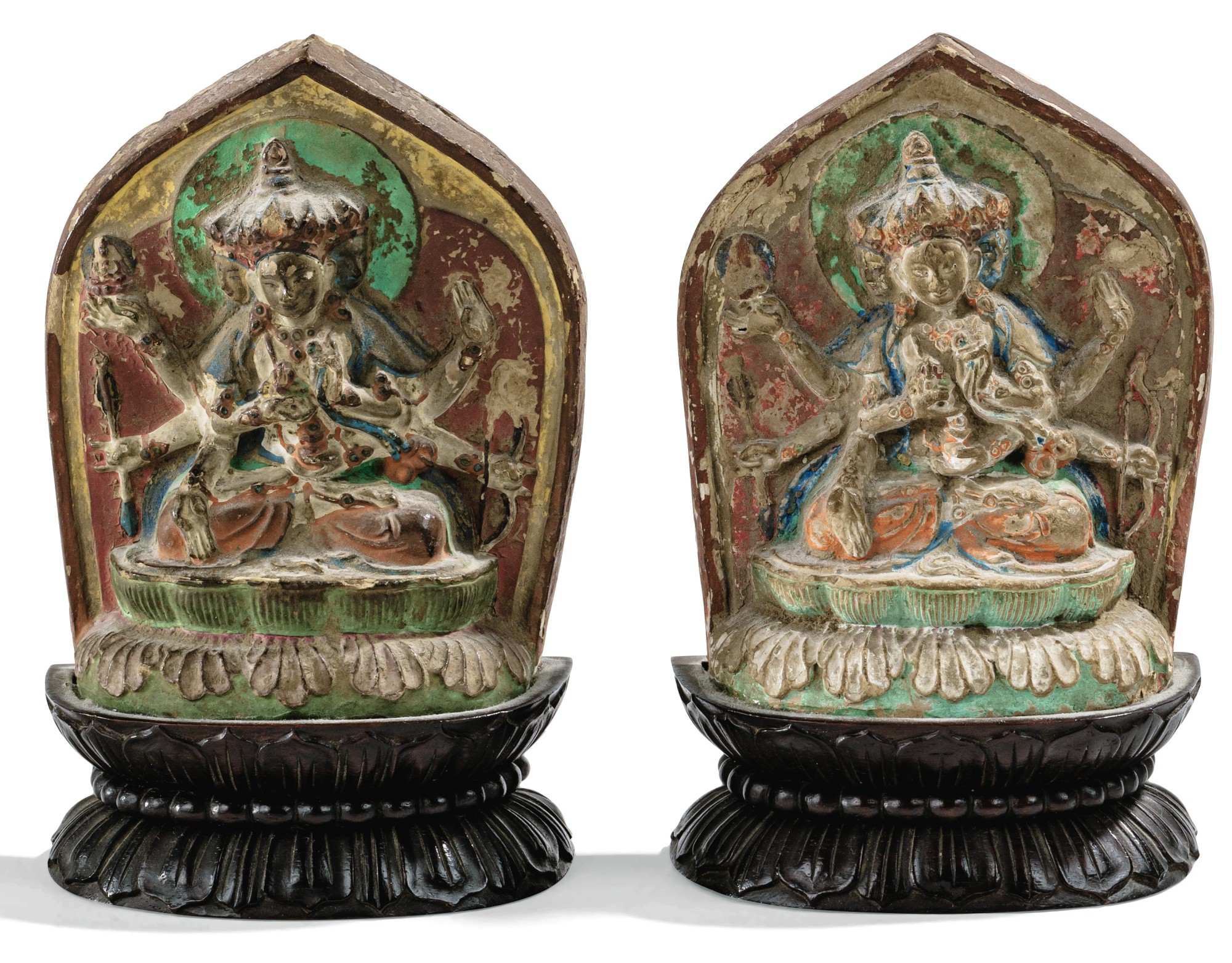 DEUX PLAQUES VOTIVES EN STUC POLYCHROME, TSHA TSHA QING DYNASTY, XVIIIE