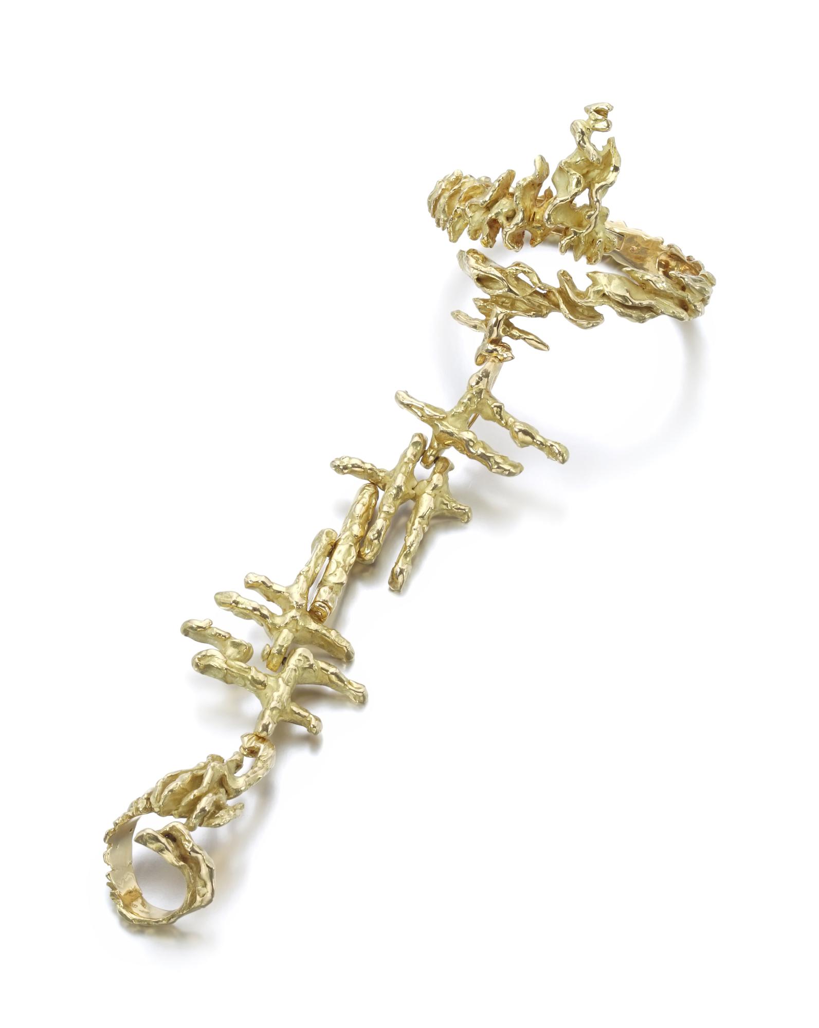 GOLD HAND ORNAMENT CHAUMET, 1970S Signed Jewels Online Jewellery