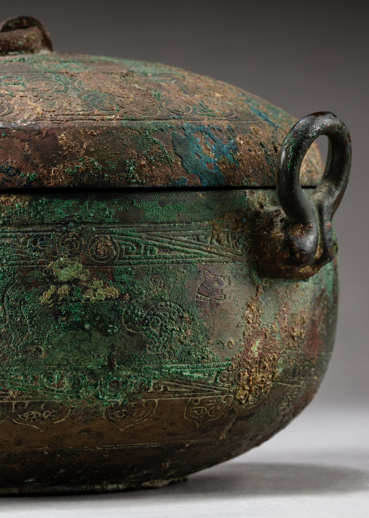 An archaic bronze ritual vessel and cover, dou Possibly Warring States ...