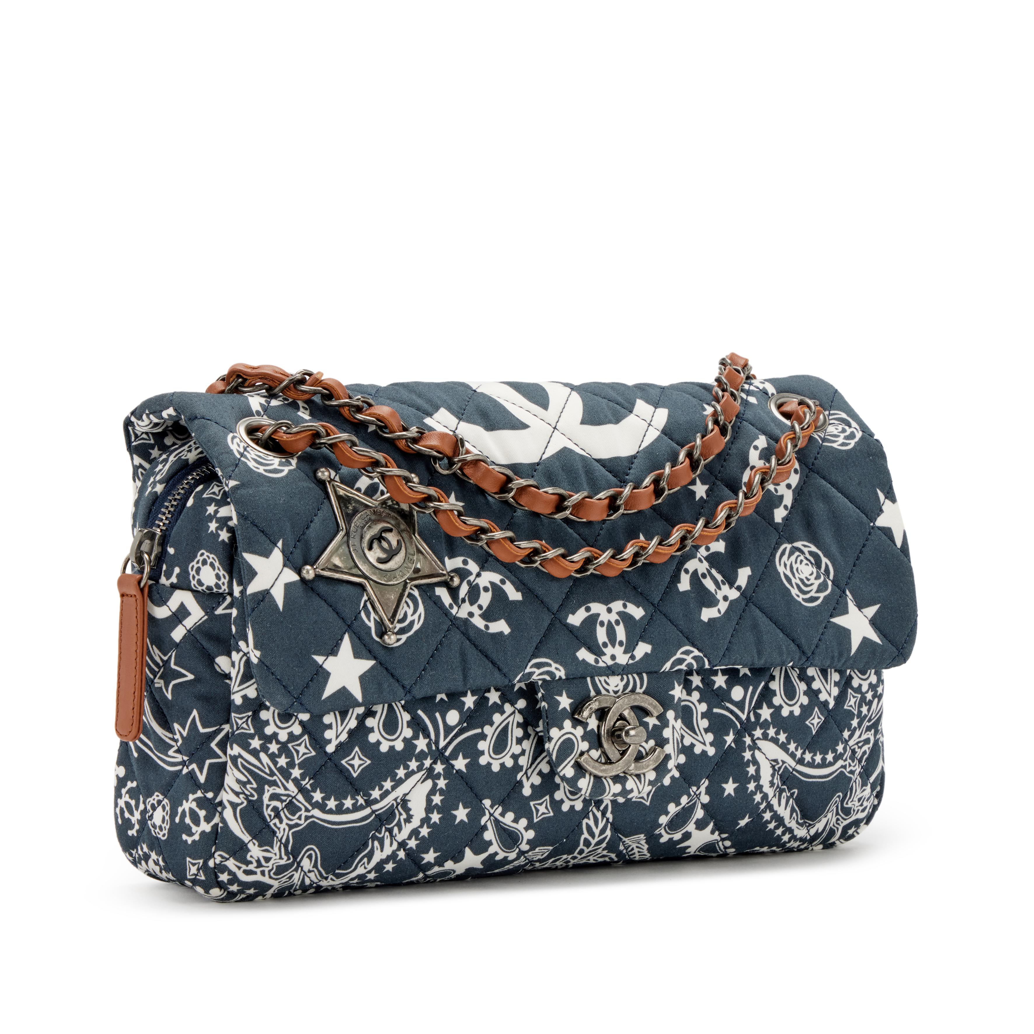 CHANEL ダラス限定 バンダナ柄 フラップバッグ 2014年 Chanel Dark Blue And White Quilted Canvas Paris-Dallas Bandana
