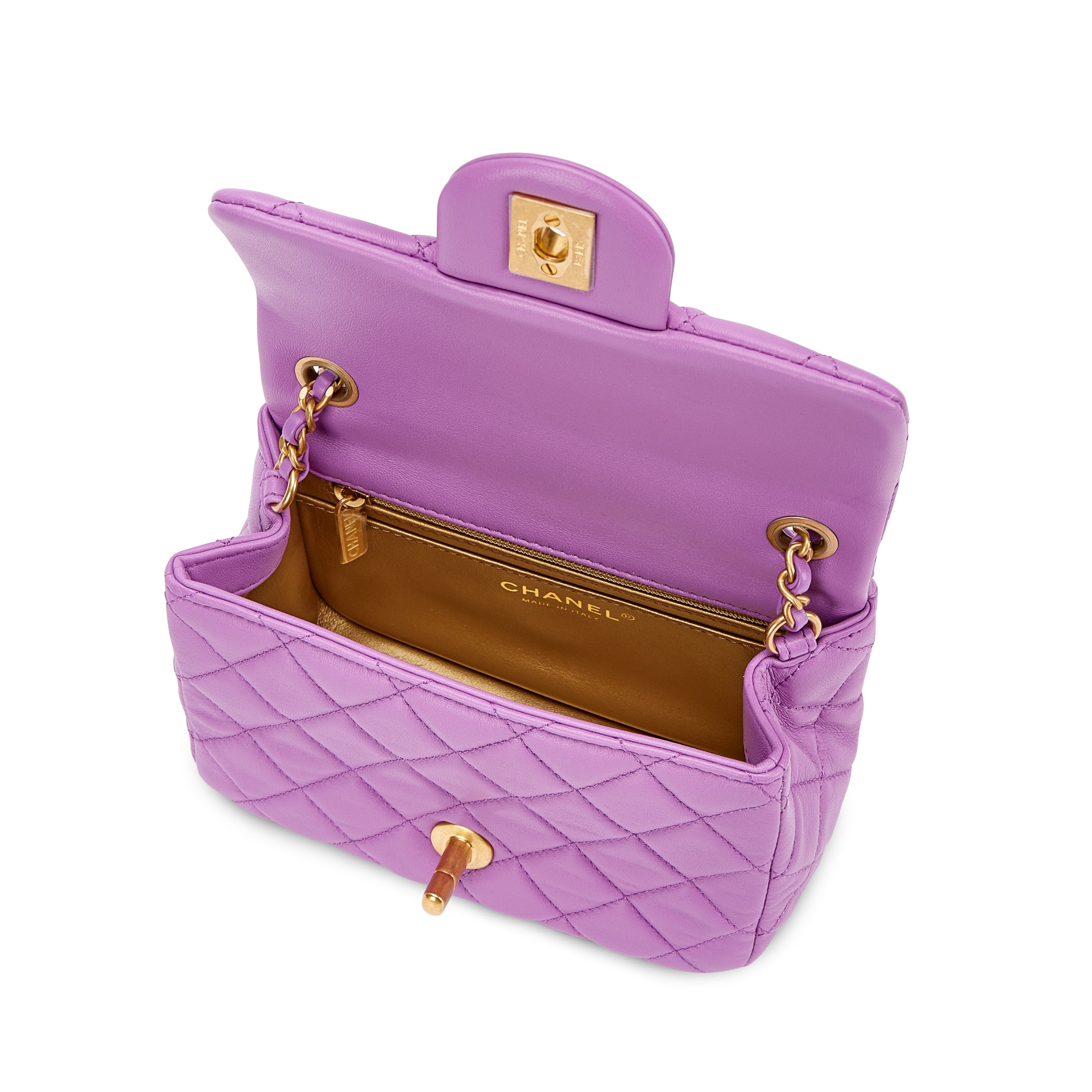 CHANEL 手袋　紫 Chanel 22 Handbag 22S Calfskin Purple in Calfskin Leather