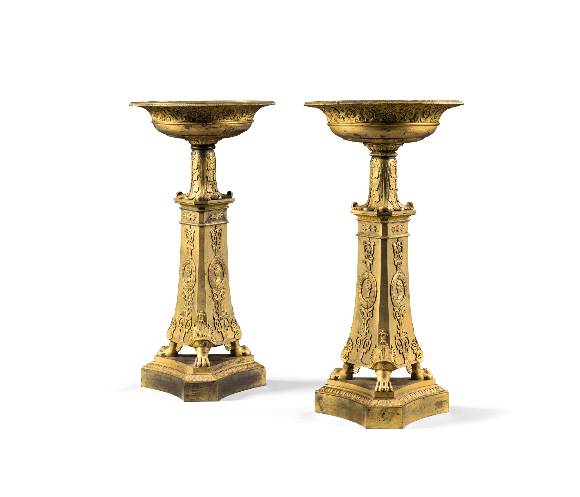 A pair of Empire giltbronze tazze, circa 1810 Doha / Paris, un Décor Princier 2021 Sotheby's