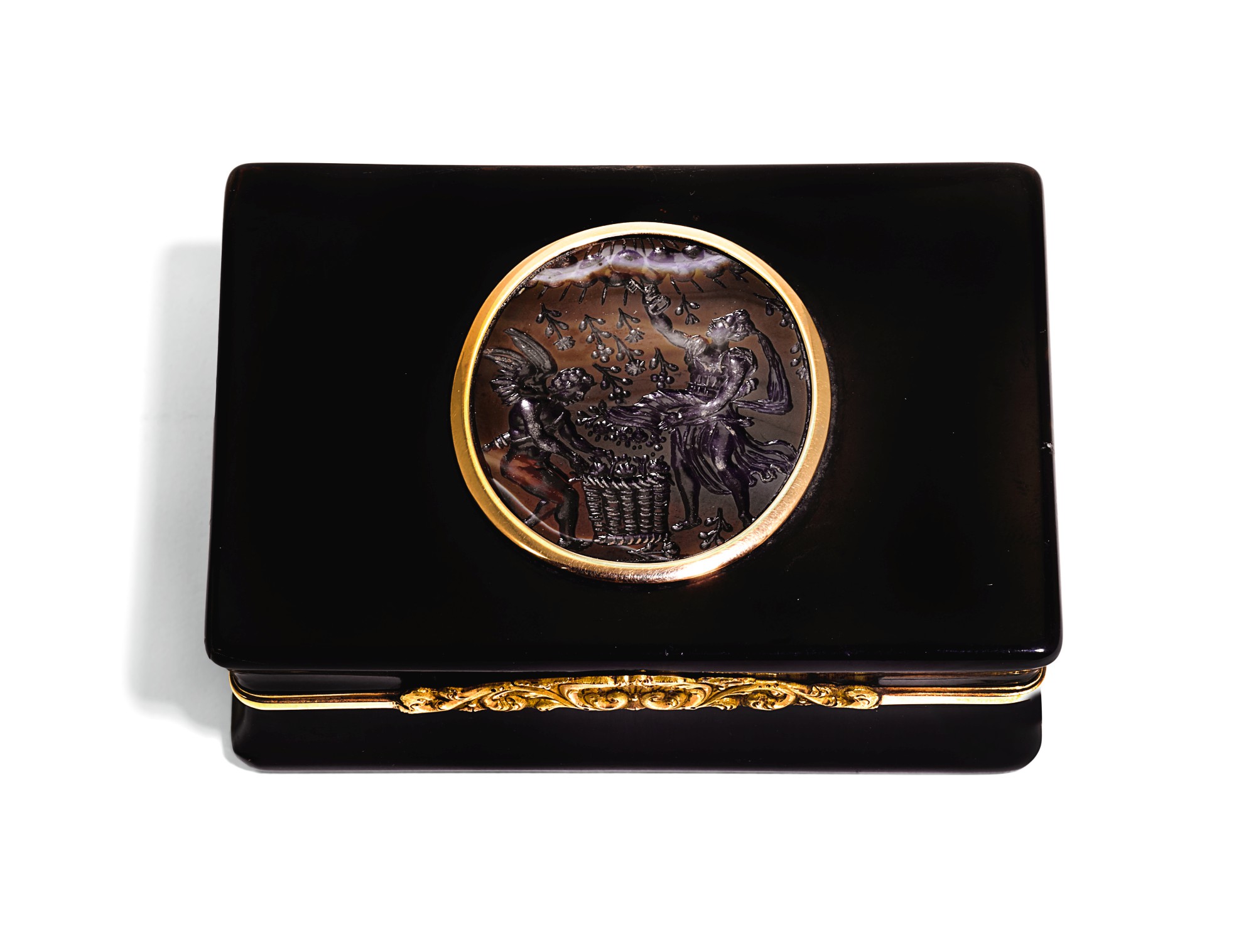 A GOLD-MOUNTED TORTOISESHELL AND HARDSTONE INTAGLIO SNUFF BOX, LONDON ...