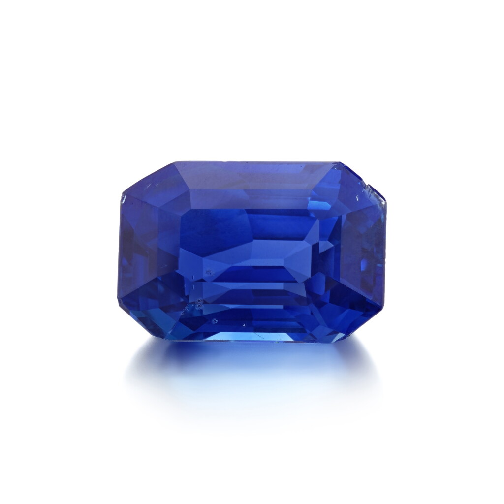 View full screen - View 1 of Lot 926. Unmounted Sapphire weighing 6.99 carats.