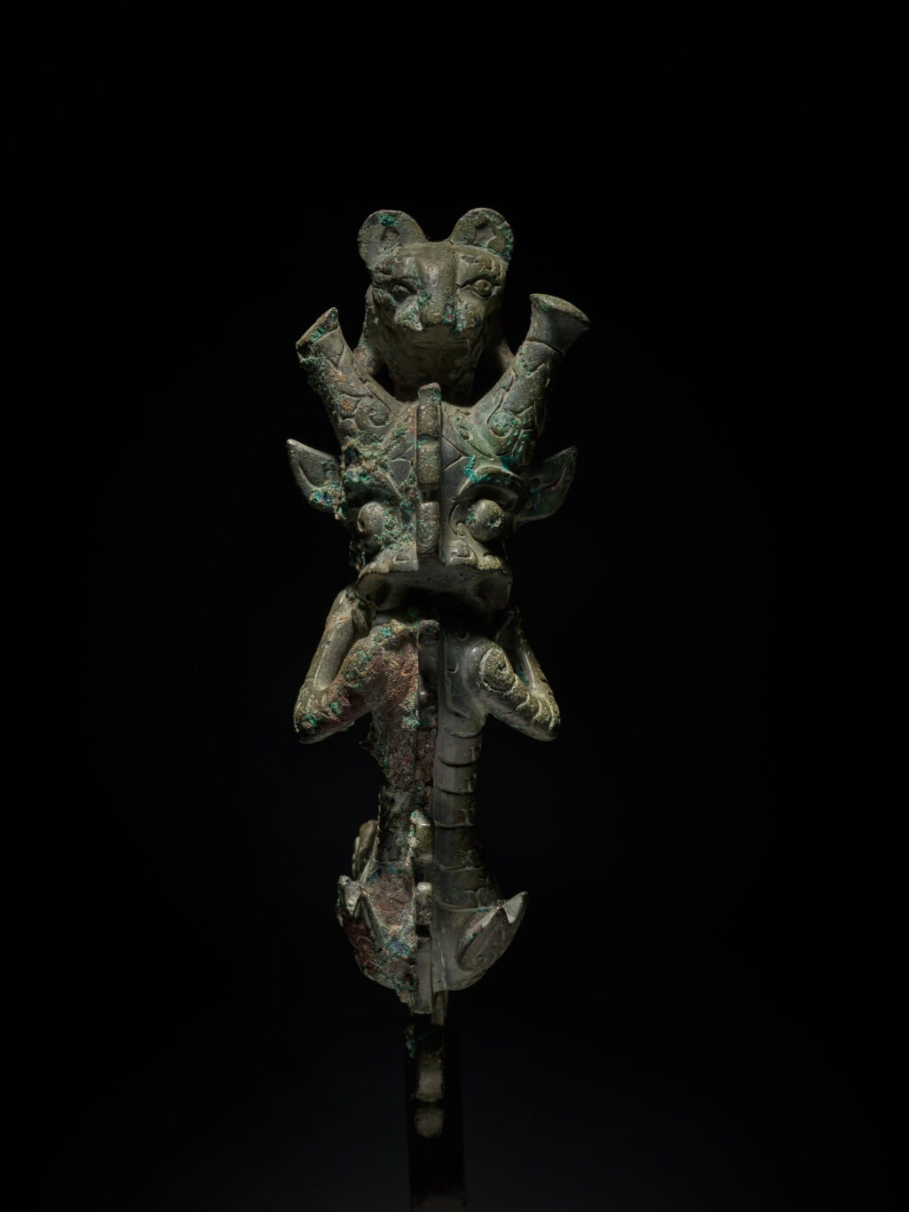 View full screen - View 1 of Lot 21. An exceptional and rare archaic bronze 'mythical beast' handle, Late Shang / Early Western Zhou dynasty | 商末 / 西周初 青銅獸耳.