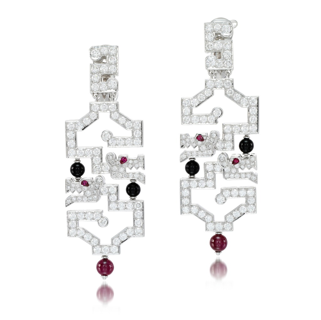 全螢幕檢視 - 查看61Pair of ruby, diamond and onyx earrings, 'Le Baiser du Dragon'的1