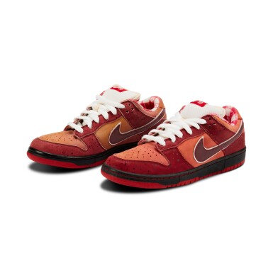 View full screen - View 1 of Lot 8501. Lot of 2 Distinct Nike Dunk SB Low ‘Red Lobster’ Samples (Left & Right) | Nike Dunk SB Low「Red Lobster」樣品鞋(左右腳來自兩雙樣品鞋).