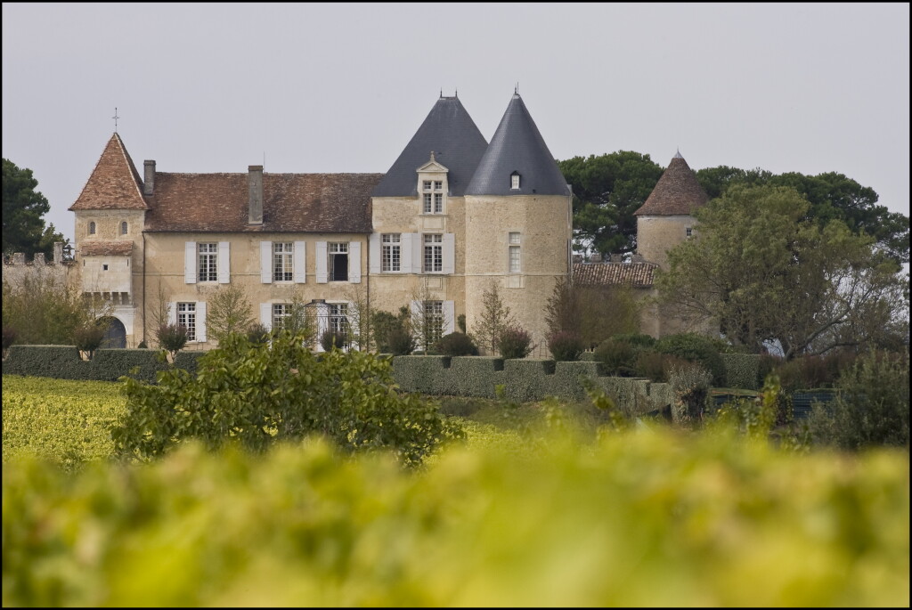 View full screen - View 1 of Lot 434. Château d'Yquem 1986 (12 BT).