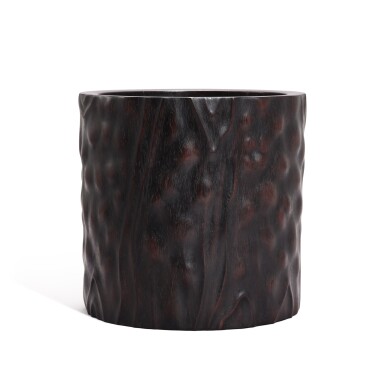 View full screen - View 1 of Lot 3637. A zitan brushpot, Qing dynasty, 18th - 19th century | 清十八至十九世紀 紫檀根瘤紋筆筒.