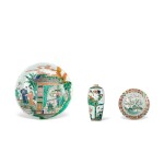 A famille-verte 'Romance of the Western Chamber' dish, Qing dynasty, Kangxi period | 清康熙 五彩瓷器一組三件