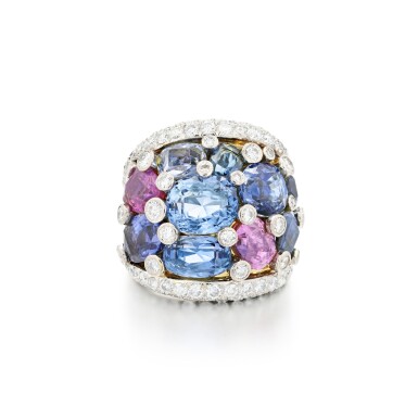 View full screen - View 1 of Lot 130. Bague saphirs et diamants | Sapphire and diamond ring.