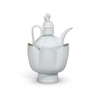 View full screen - View 1 of Lot 64. A Qingbai ewer, cover and basin, Southern Song dynasty | 南宋 青白釉執壺連蓋及溫盌.