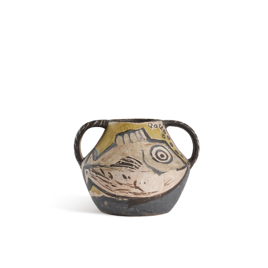 View full screen - View 1 of Lot 33. Vase deux anses poissons .