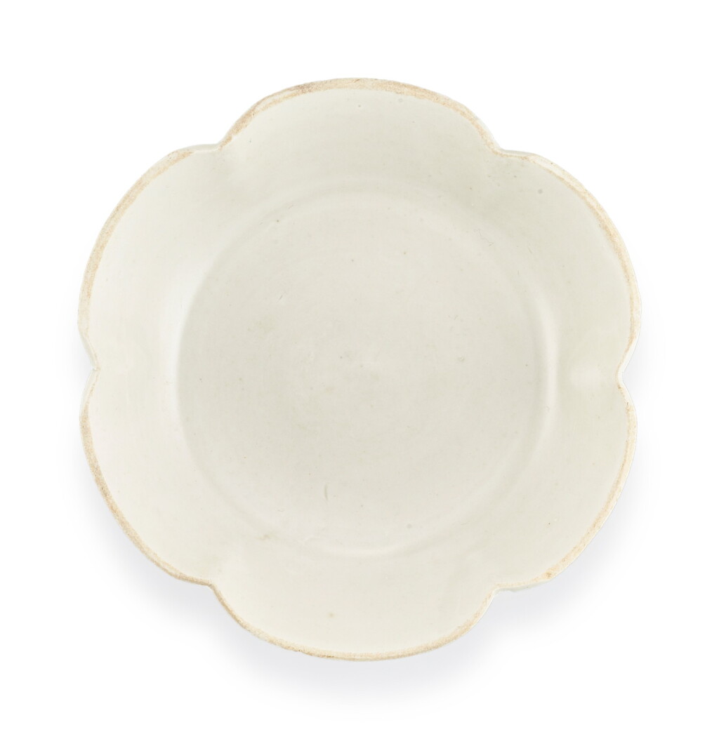 View full screen - View 1 of Lot 367. A SMALL DINGYAO LOBED DISH NORTHERN SONG DYNASTY | 北宋 定窰白釉梅式盤.