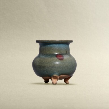 View full screen - View 1 of Lot 5719. A Junyao purple-splashed incense burner, Song / Jin dynasty | 宋 / 金 鈞窰天藍釉紫斑三足爐.