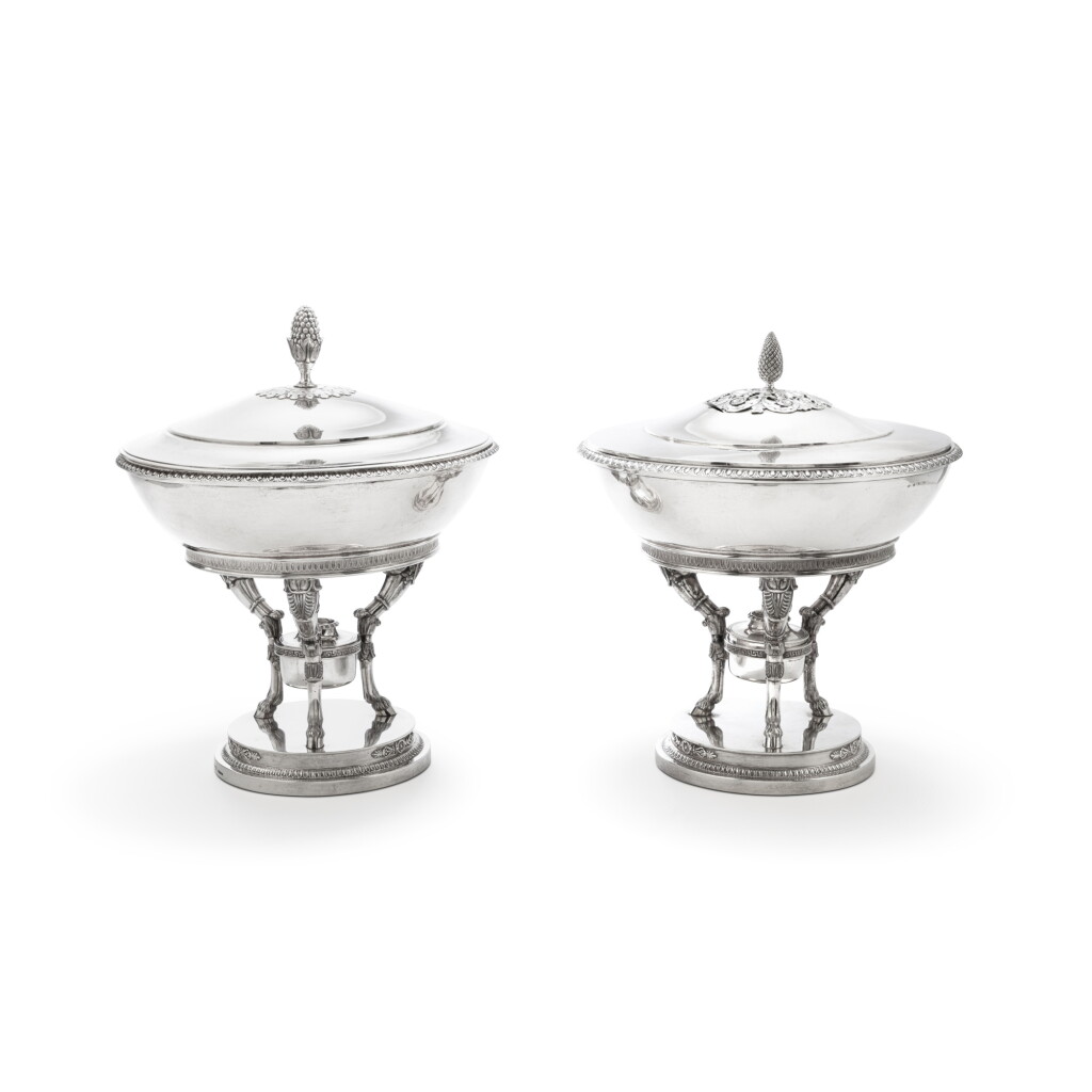 View full screen - View 1 of Lot 58. Two Swedish silver covered entree dishes and warming stands forming a pair, Erik Adolf Zethelius, Stockholm, circa 1820 | Deux légumiers couverts et leurs réchauds en argent formant paire par Erik Adolf Zethelius, Stockholm, vers 1820.