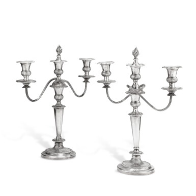 View full screen - View 1 of Lot 1013. A pair of silver 3-light candelabra, probably Italy, 20th century | Paire de candélabres à 3 lumières en argent, probablement Italie, XXe siècle.