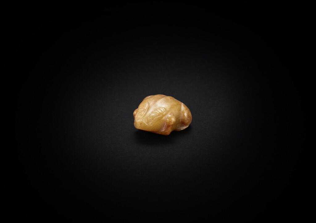 View full screen - View 1 of Lot 3851. A celadon and russet jade frog, Han dynasty | 漢 青玉蛙.