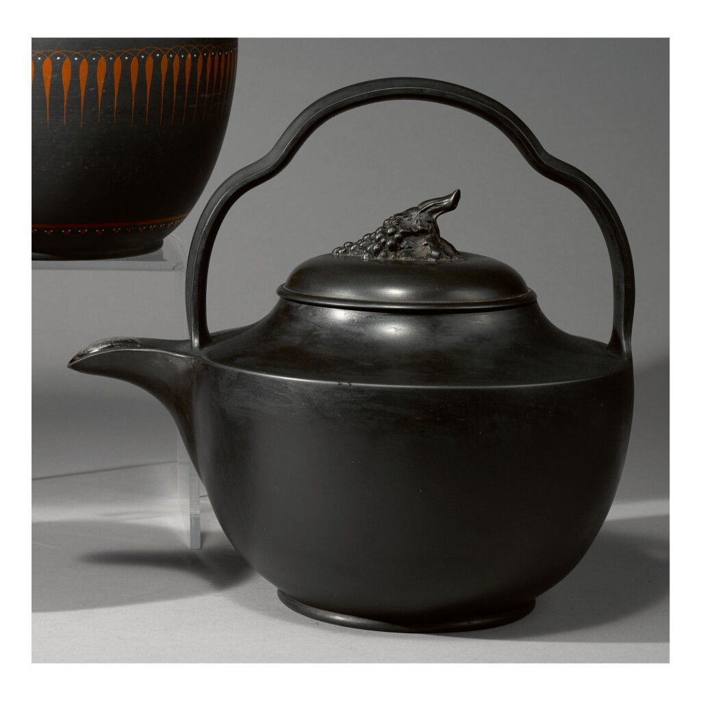 View full screen - View 1 of Lot 120. A WEDGWOOD BLACK BASALT LARGE RUM KETTLE AND COVER CIRCA 1790 .